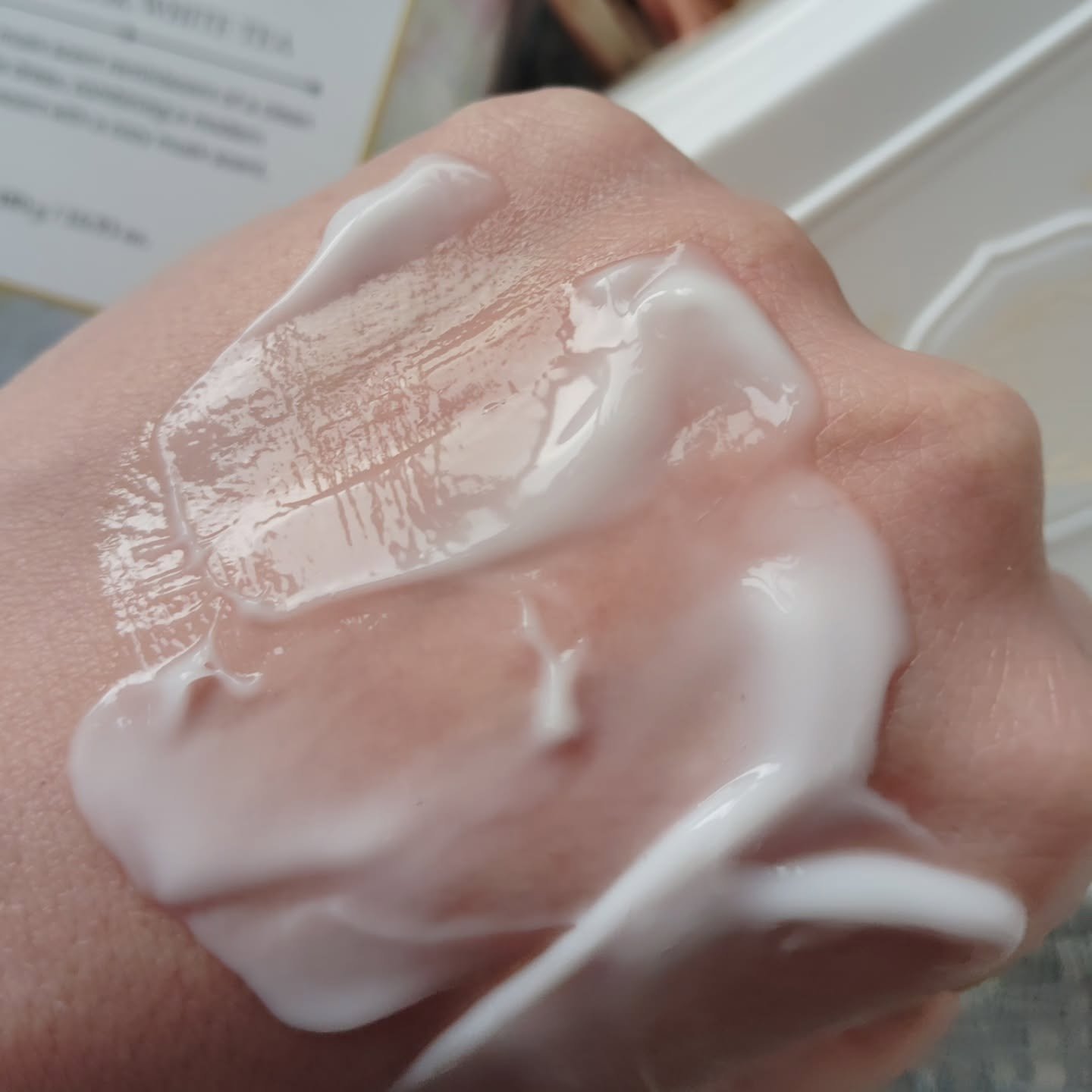 パフュームボディローション リリィムスクホワイトティー/TEABLESS/ボディローションを使ったクチコミ（3枚目）