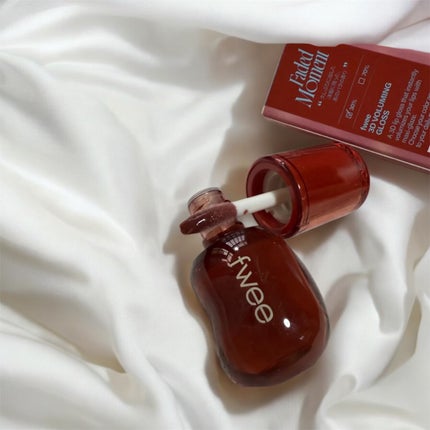 フィー 3Dボリューミンググロス A06 スコッチ 30%/fwee/リップグロスを使ったクチコミ(2枚目)