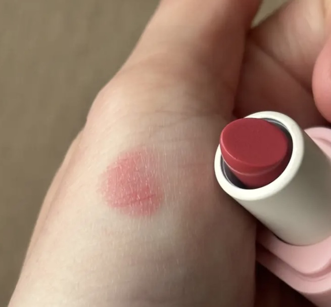 シアーグラスリップスティック 02 ベリー/hana by hince/口紅を使ったクチコミ（2枚目）