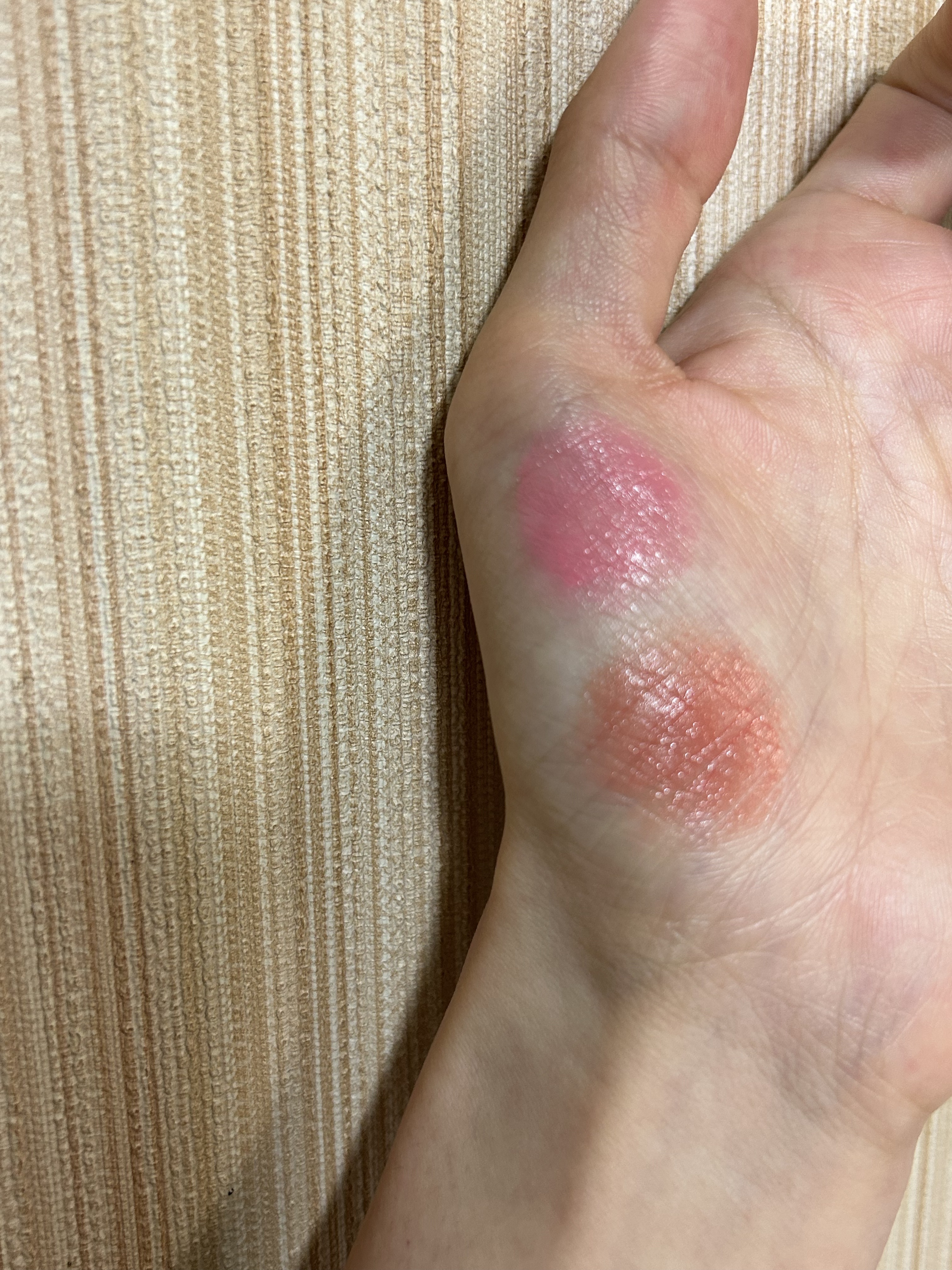 メルティンググロウチークバーム 02 ベリー/hana by hince/ジェル・クリームチークを使ったクチコミ（2枚目）