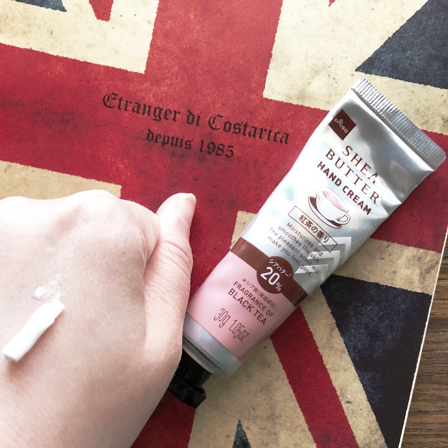 シアバター配合ハンドクリーム 紅茶/DAISO/ハンドクリームを使ったクチコミ(2枚目)