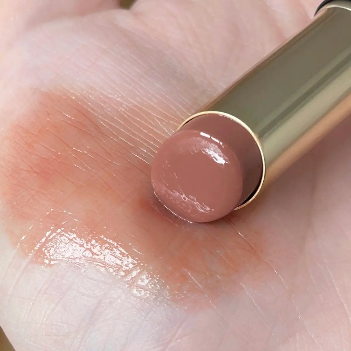 coral_perfume_gs3フォロバ100 on LIPS 「イギリスに行ってきたので憧れのリサ・エルドリッジへ。カウンター..」(3枚目)