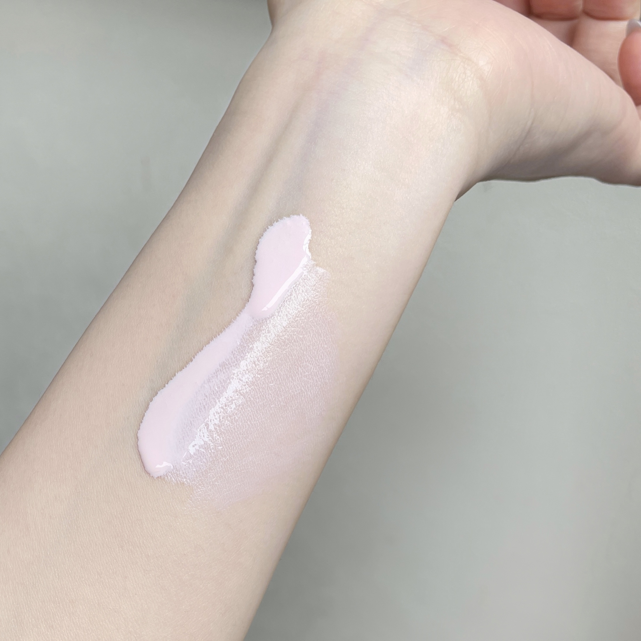 グロー プレイ ライトフル C3 トーン アップ プライマー SPF 50+/M・A・C/化粧下地を使ったクチコミ（2枚目）