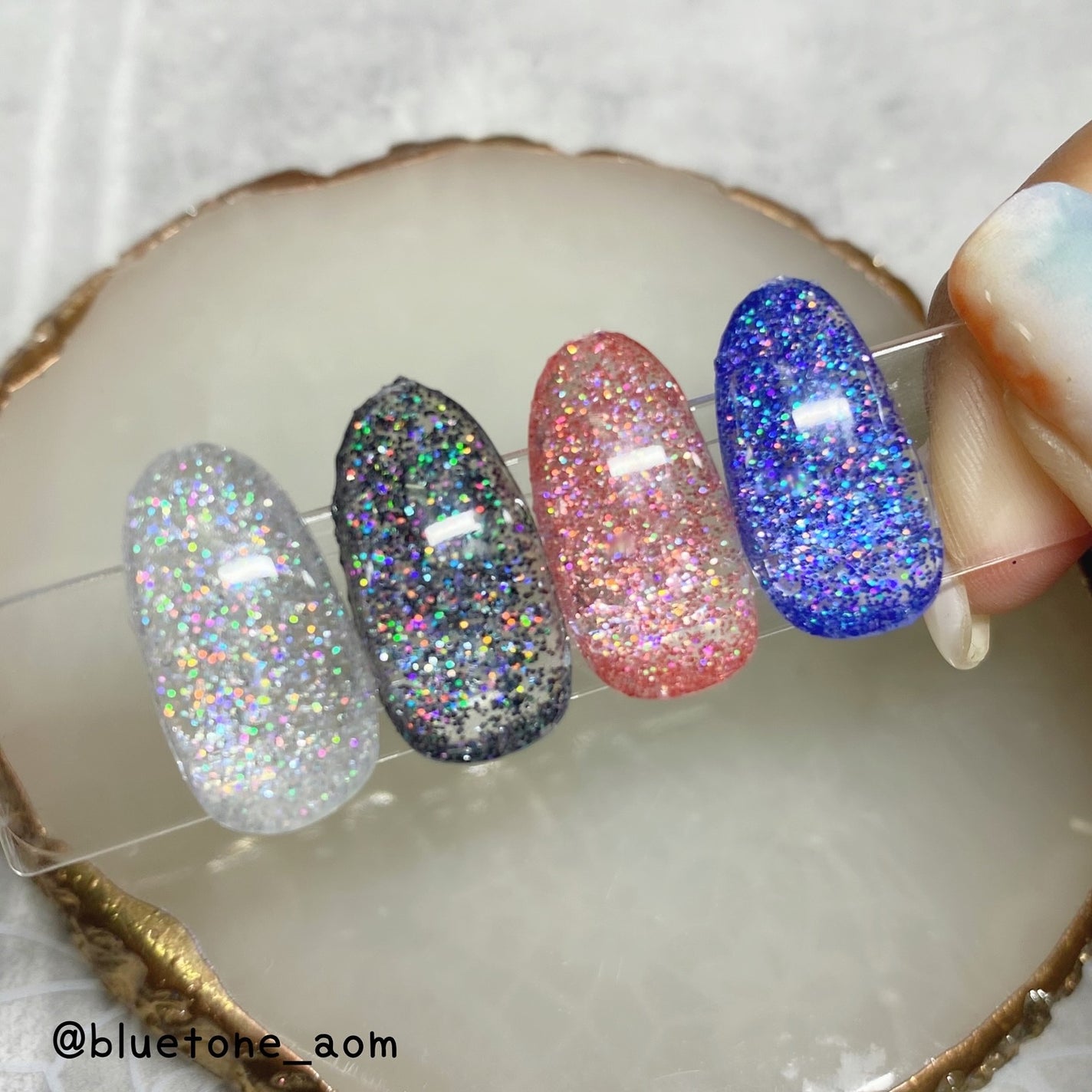 ⋆͛🦖⋆͛aomi on LIPS 「CanDoに売ってたフラッシュグリッターオーロララメが入ってて..」(1枚目)