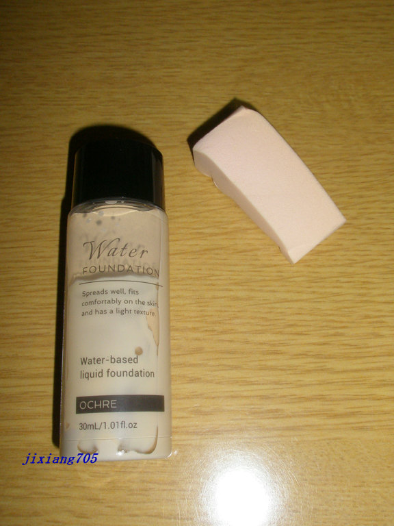 ウォーターファンデーション/DAISO/リキッドファンデーションを使ったクチコミ（1枚目）