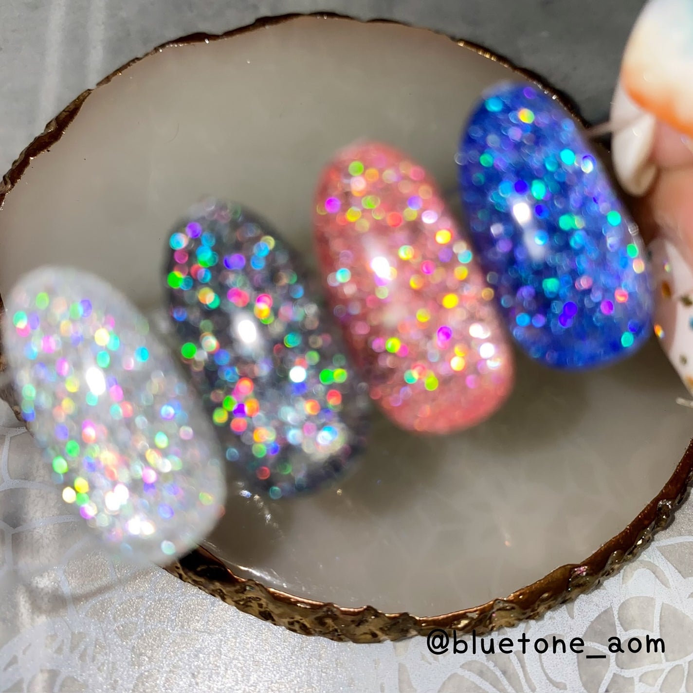 ⋆͛🦖⋆͛aomi on LIPS 「CanDoに売ってたフラッシュグリッターオーロララメが入ってて..」(4枚目)