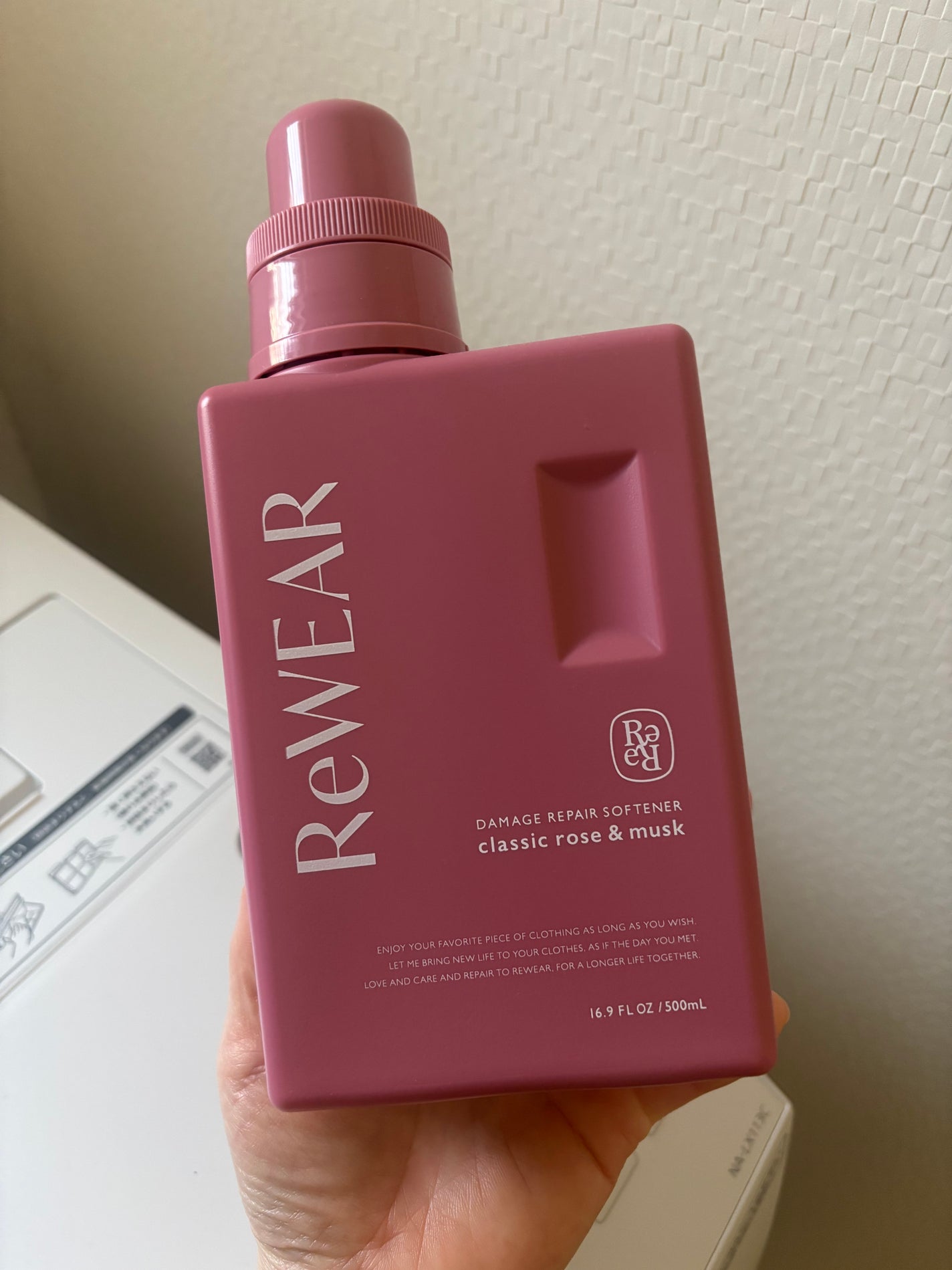 つや子 on LIPS 「ReWEAR様からいただきました♡まずボトルがくすみ系ピンクで..」(1枚目)