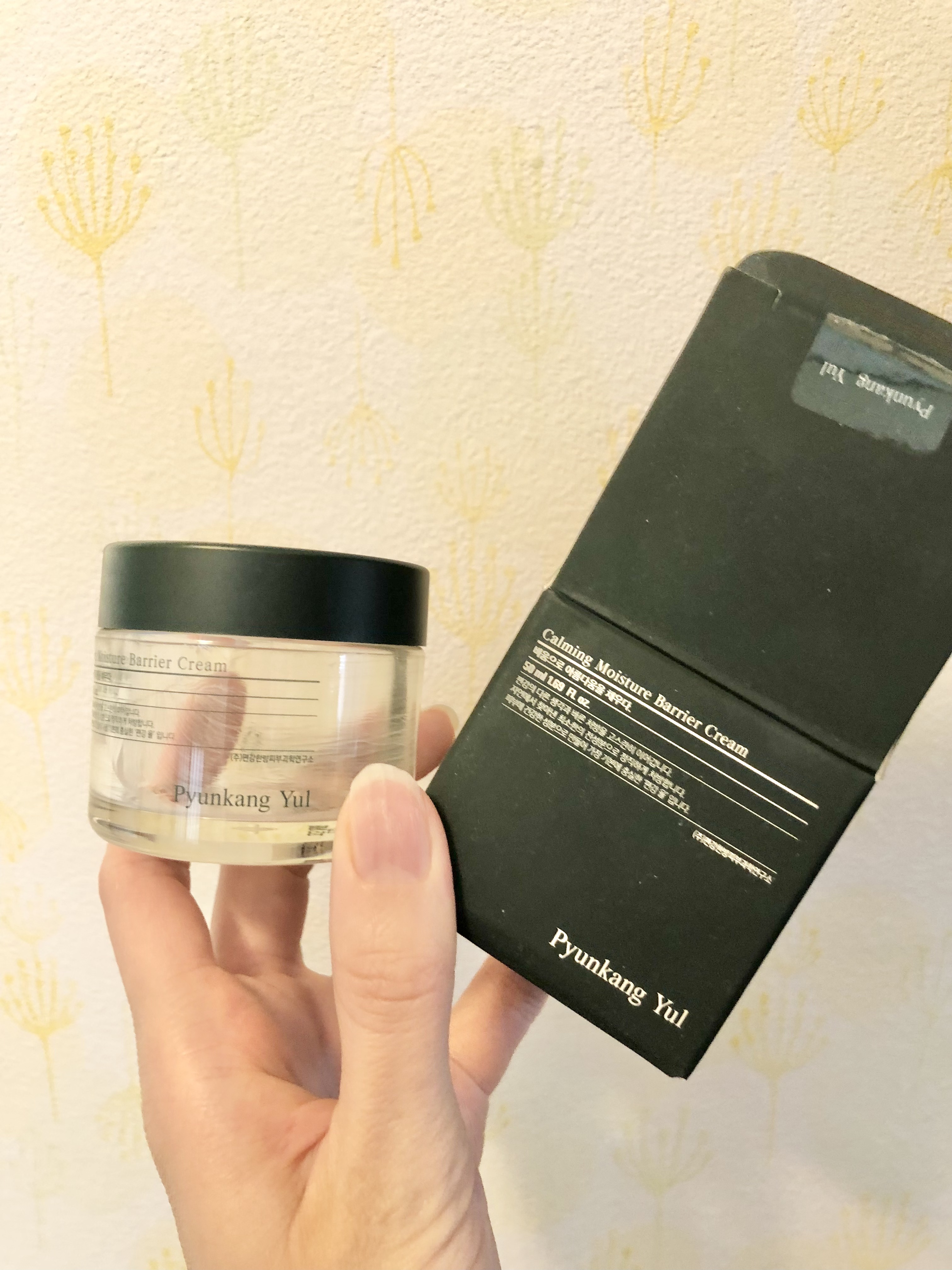 使い切りコスメ
これはクリームだけどテクスチャー軽めで
ベタベタし過ぎず良かったよ

リピ予定