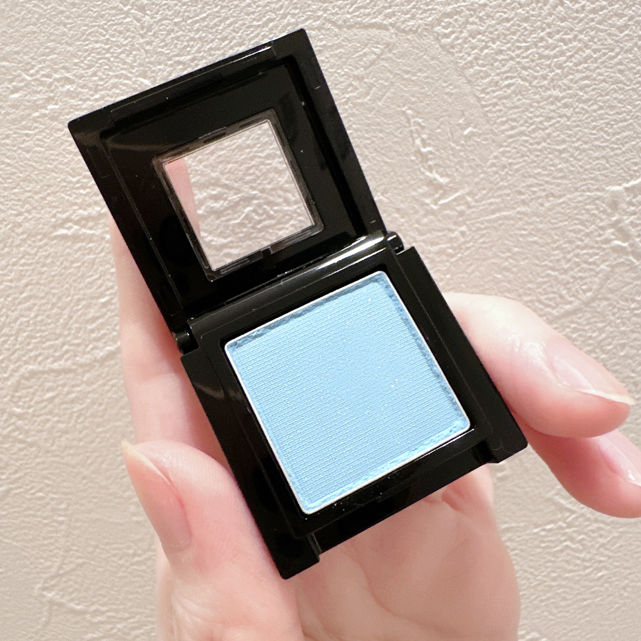 ꫂ ၴႅၴVisée

･ヴィセ アヴァン シングルアイカラー
 034 FAIRY WINK ¥880

きれいなアクアブルーカラーに一目惚れ🐋🩵🫧

透け感のあるマットです。

アイホールをこのアクアブルー、手持ちのネイビーアイシ