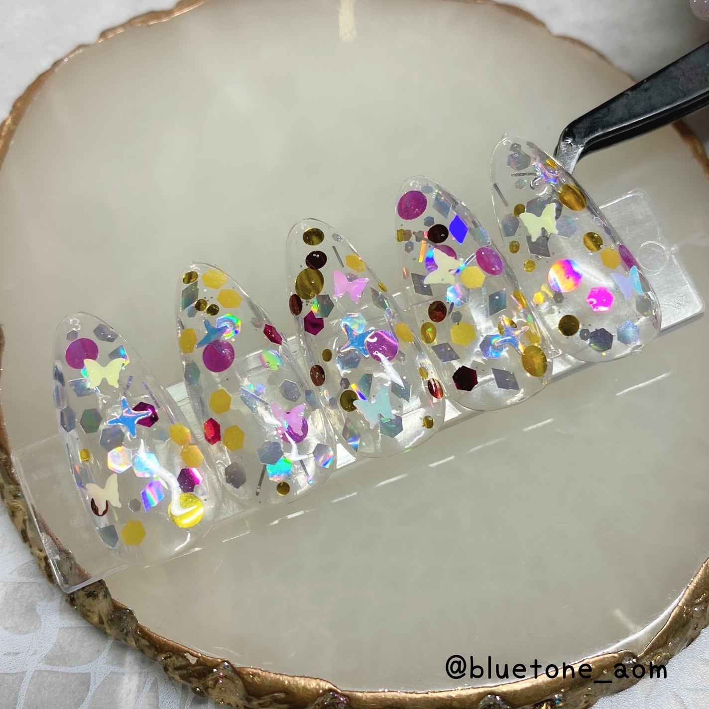 ⋆͛🦖⋆͛aomi on LIPS 「SHEINで購入したホログラム!色んな色、色んな形が入ってて可..」(3枚目)