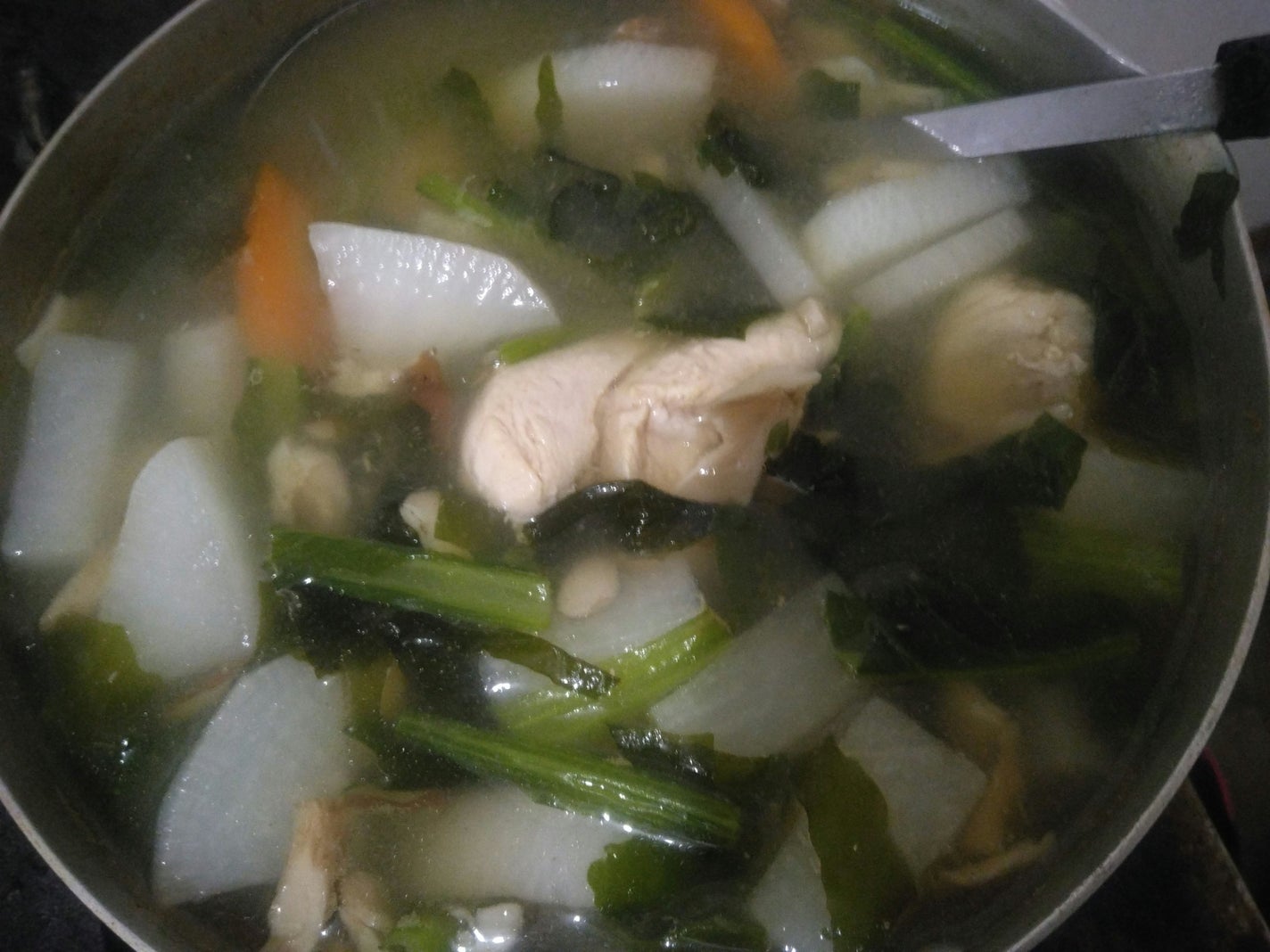 ペロ❤フォロバ100% on LIPS 「ぜんぜ~んコスメ関係ないけど、夜は鮭のホイル焼き!鮭見えないく..」(3枚目)