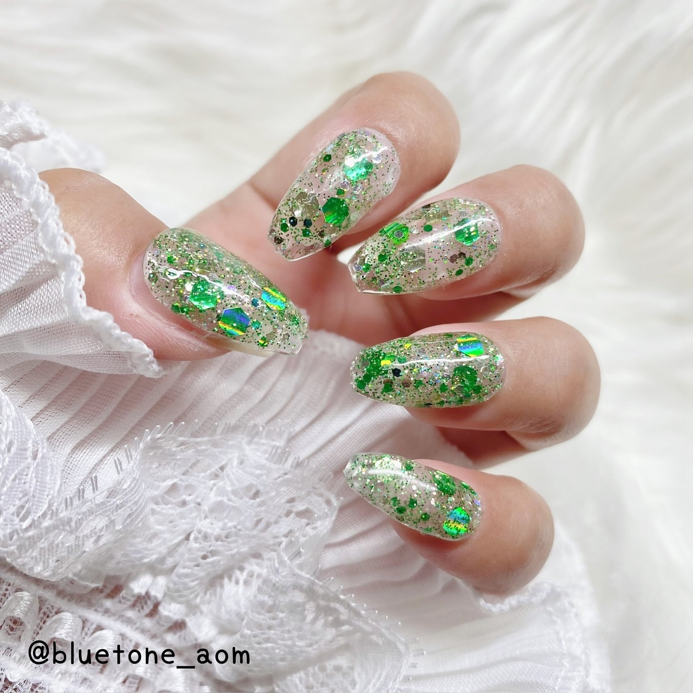 ⋆͛🦖⋆͛aomi on LIPS 「ミックスグリーンホログラム☺️💚ホログラムって絶対こんなに使え..」(4枚目)