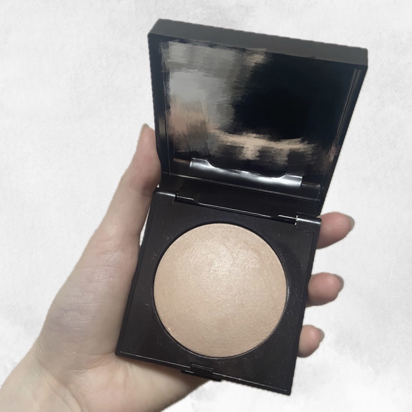 マットラディアンス ベイクドパウダー ハイライト01/ローラ メルシエ/パウダーハイライトを使ったクチコミ（1枚目）