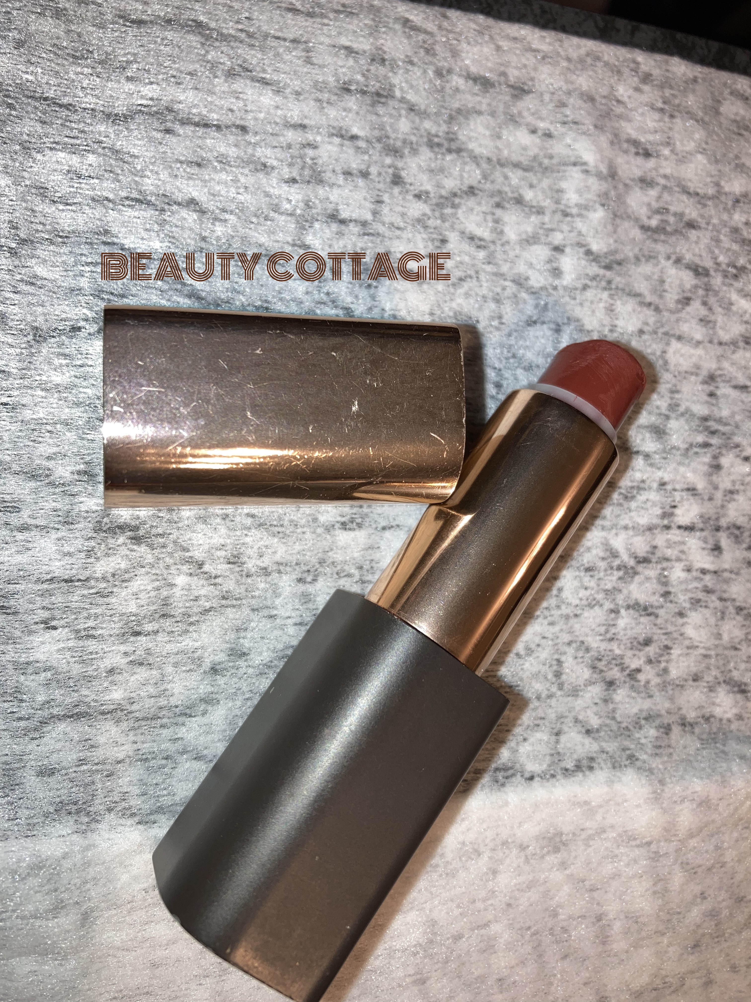 LUXURY VELVET MATTE LIPSTICK/Beauty Cottage/口紅を使ったクチコミ（1枚目）