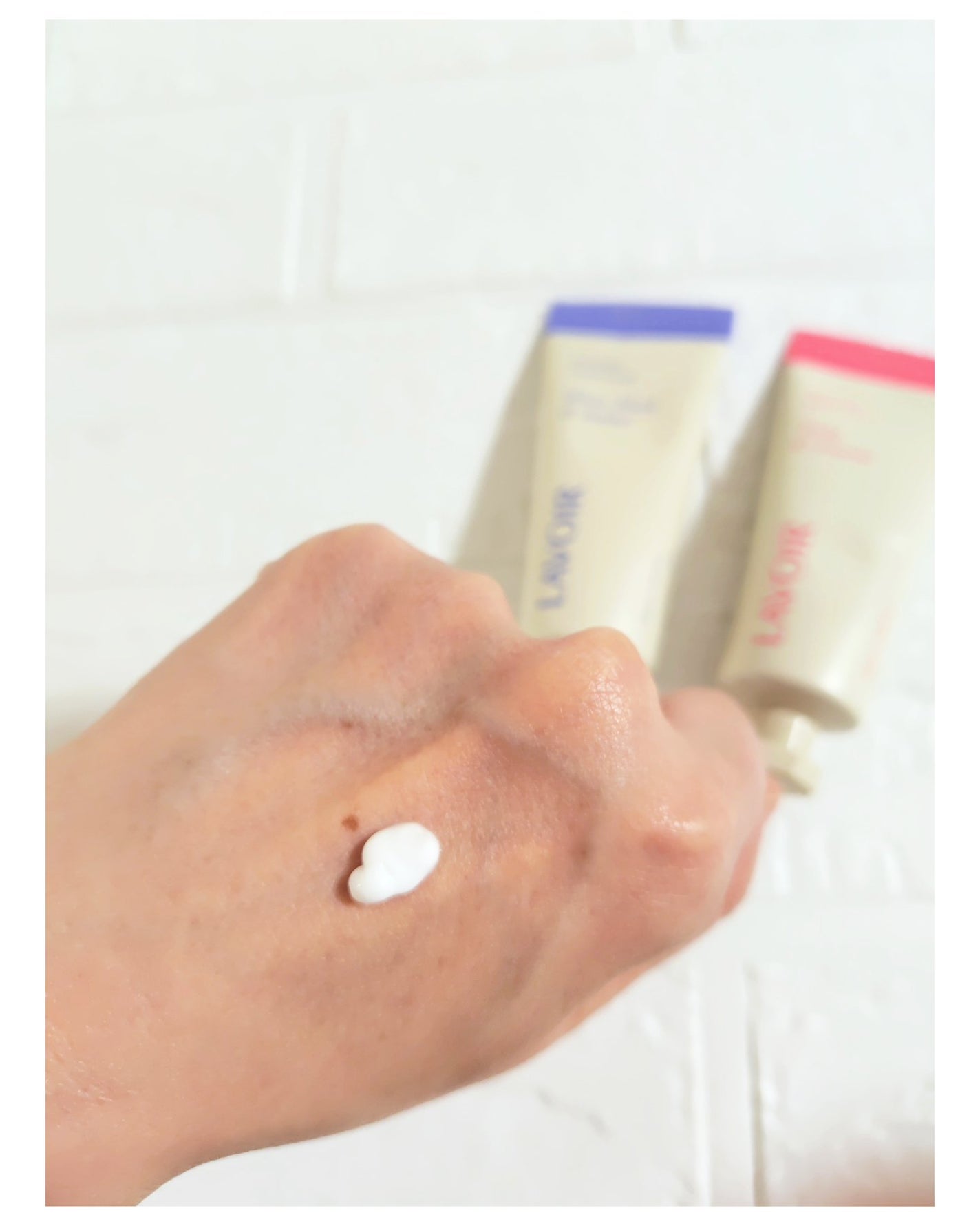 パフュームハンドクリーム ホワイトムスク&アンバー/LAVOIR/ハンドクリームを使ったクチコミ(4枚目)