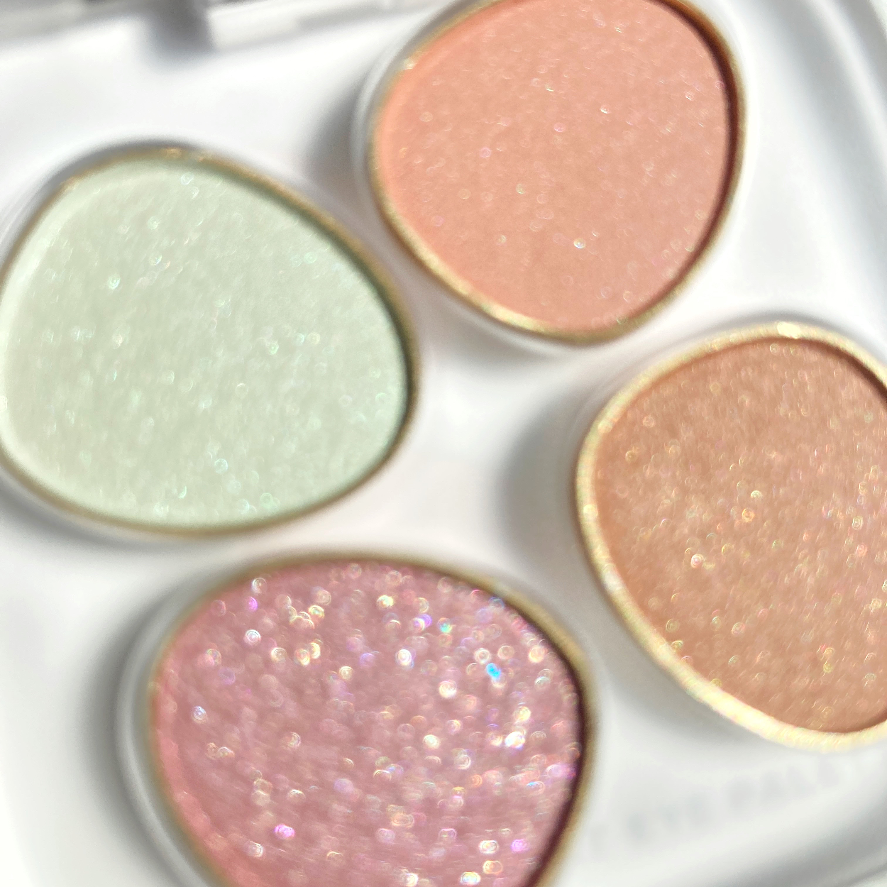 トーン ペタル フロート アイパレット/to/one/アイシャドウパレットを使ったクチコミ（2枚目）