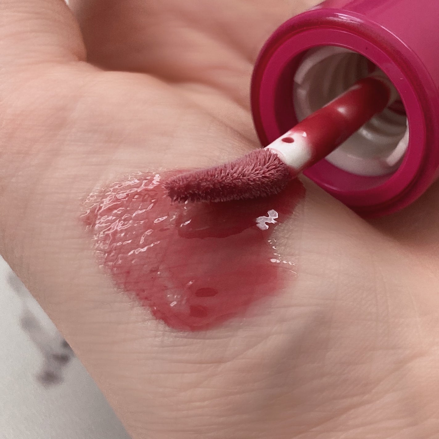 フィー 3Dボリューミンググロス/fwee/リップグロスを使ったクチコミ(2枚目)