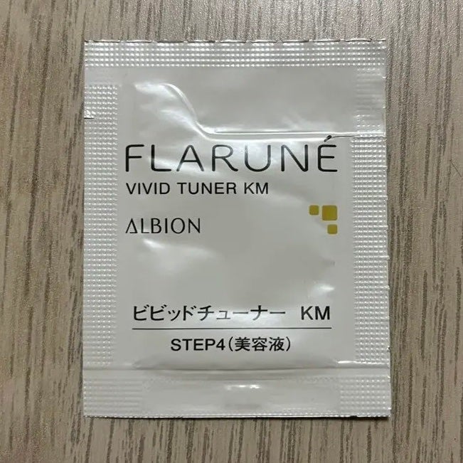 みい on LIPS 「アルビオンフラネビビッドチューナーKM半透明とろっとしたテクス..」(1枚目)