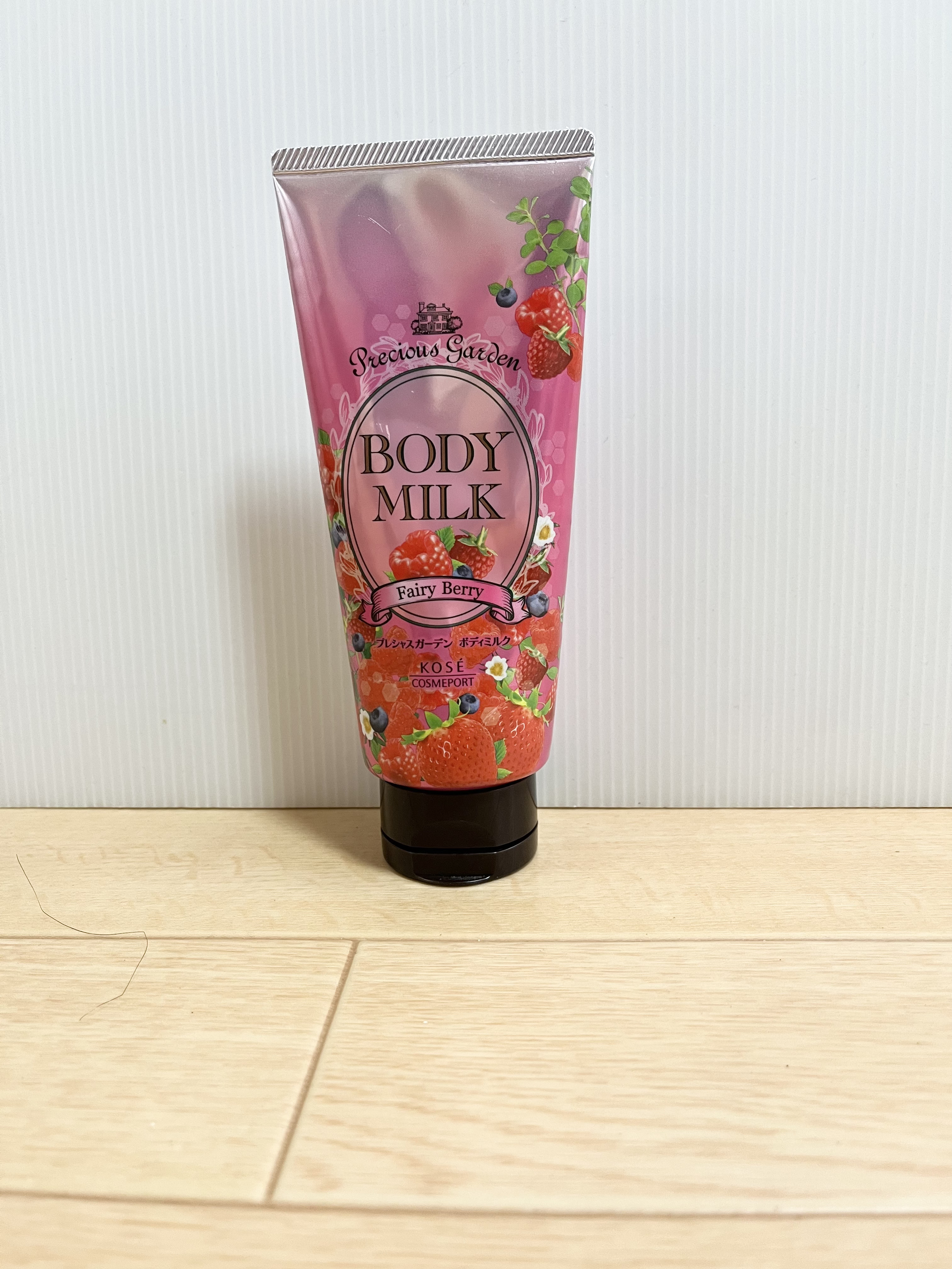 プレシャスガーデン ハンドクリーム （フェアリーベリー）のクチコミ「KOSE
ボディミルク
プレシャスガーデン
フェアリーベリーの香り

ベタつかず、塗った後はサ.....」（1枚目）