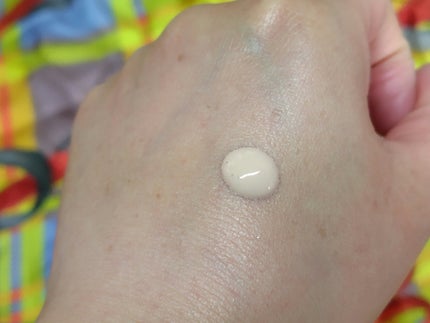 エッセンス スキングロウ ファンデーション 140 Porcelain/SHISEIDO/リキッドファンデーションを使ったクチコミ(3枚目)