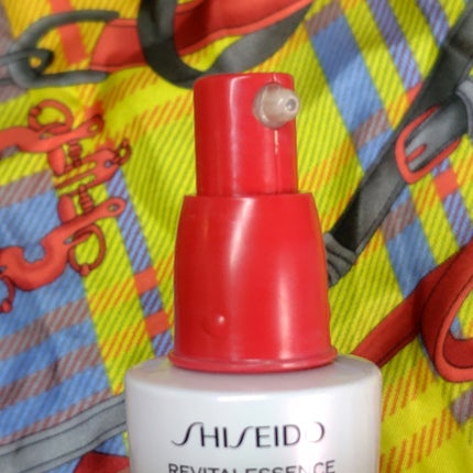 エッセンス スキングロウ ファンデーション 140 Porcelain/SHISEIDO/リキッドファンデーションを使ったクチコミ(2枚目)