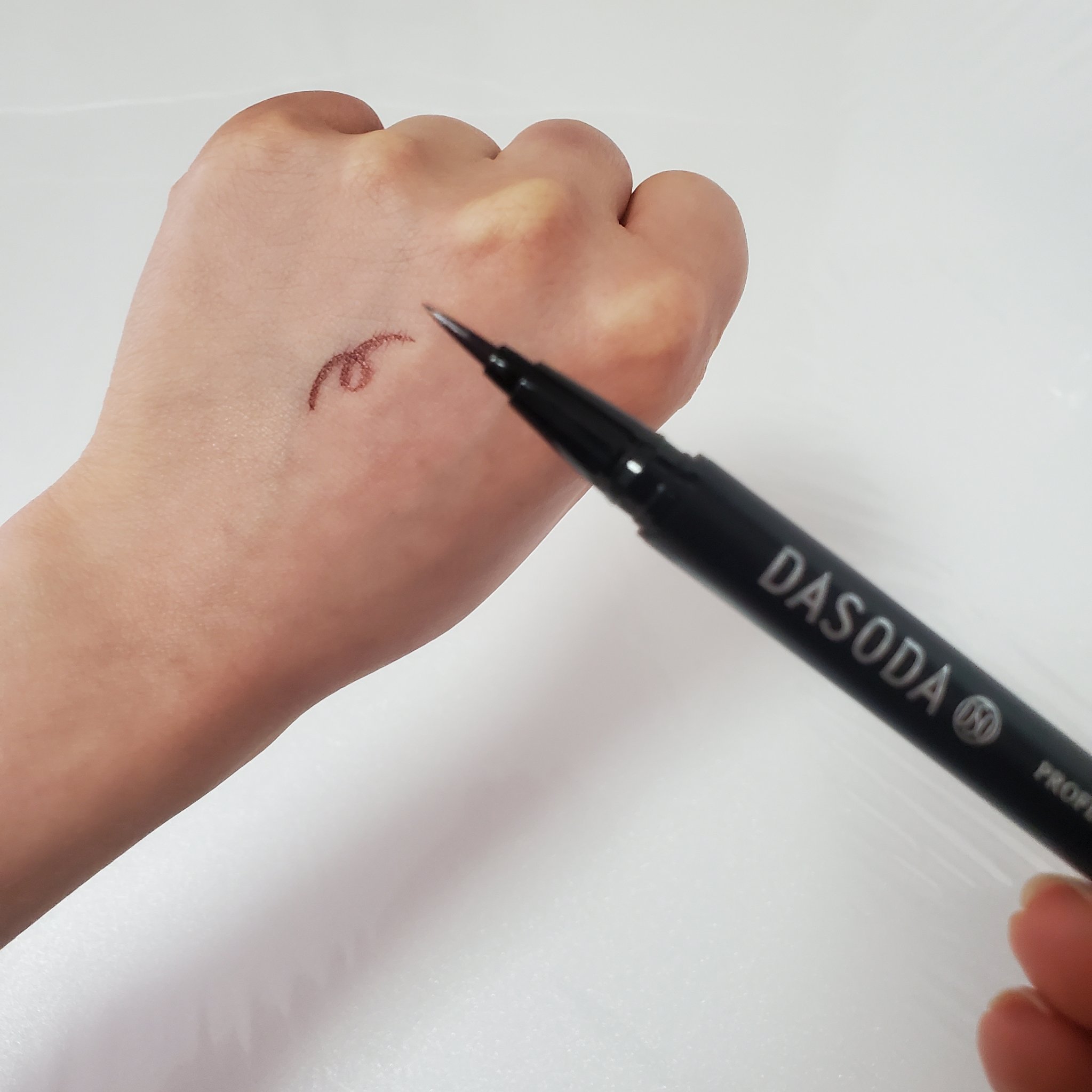 ダソダ プロフェッショナル リキッドアイライナー 004/DASODA/リキッドアイライナーを使ったクチコミ（1枚目）