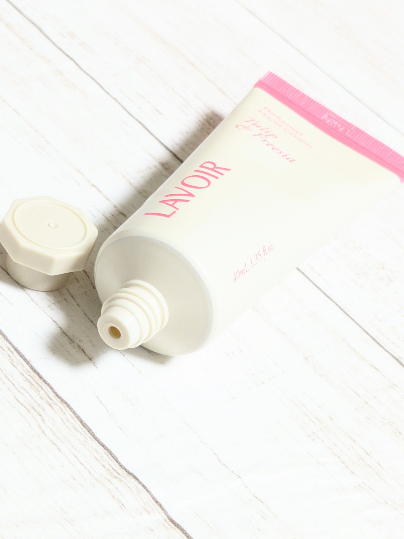 パフュームハンドクリーム チューリップ＆フリージア/LAVOIR/ハンドクリームを使ったクチコミ（3枚目）