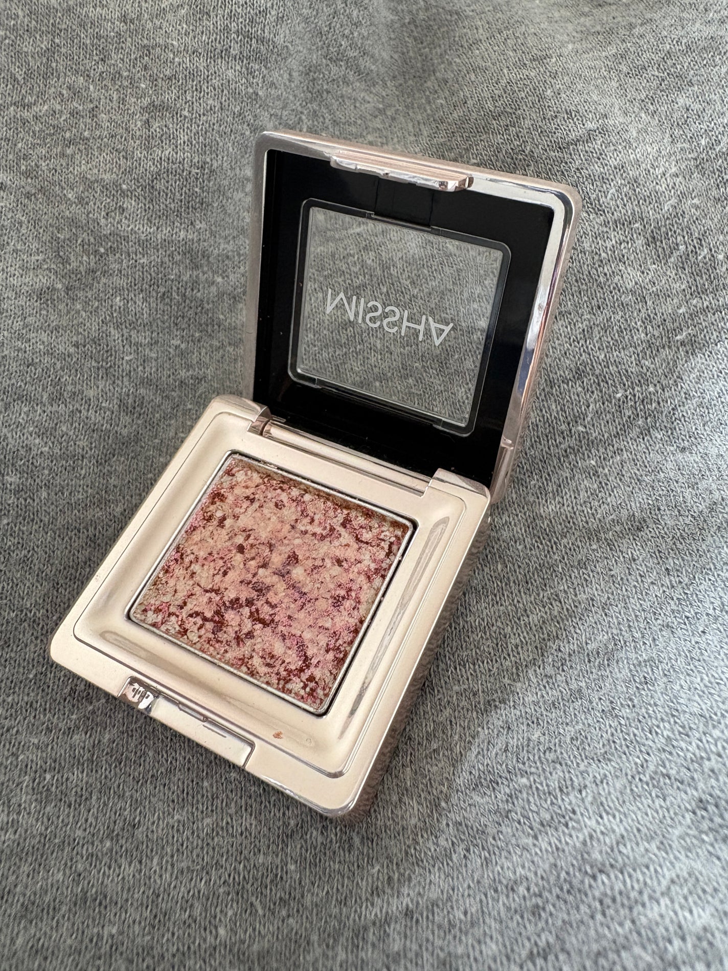 グリッタープリズム シャドウ/MISSHA/グリッターを使ったクチコミ(1枚目)