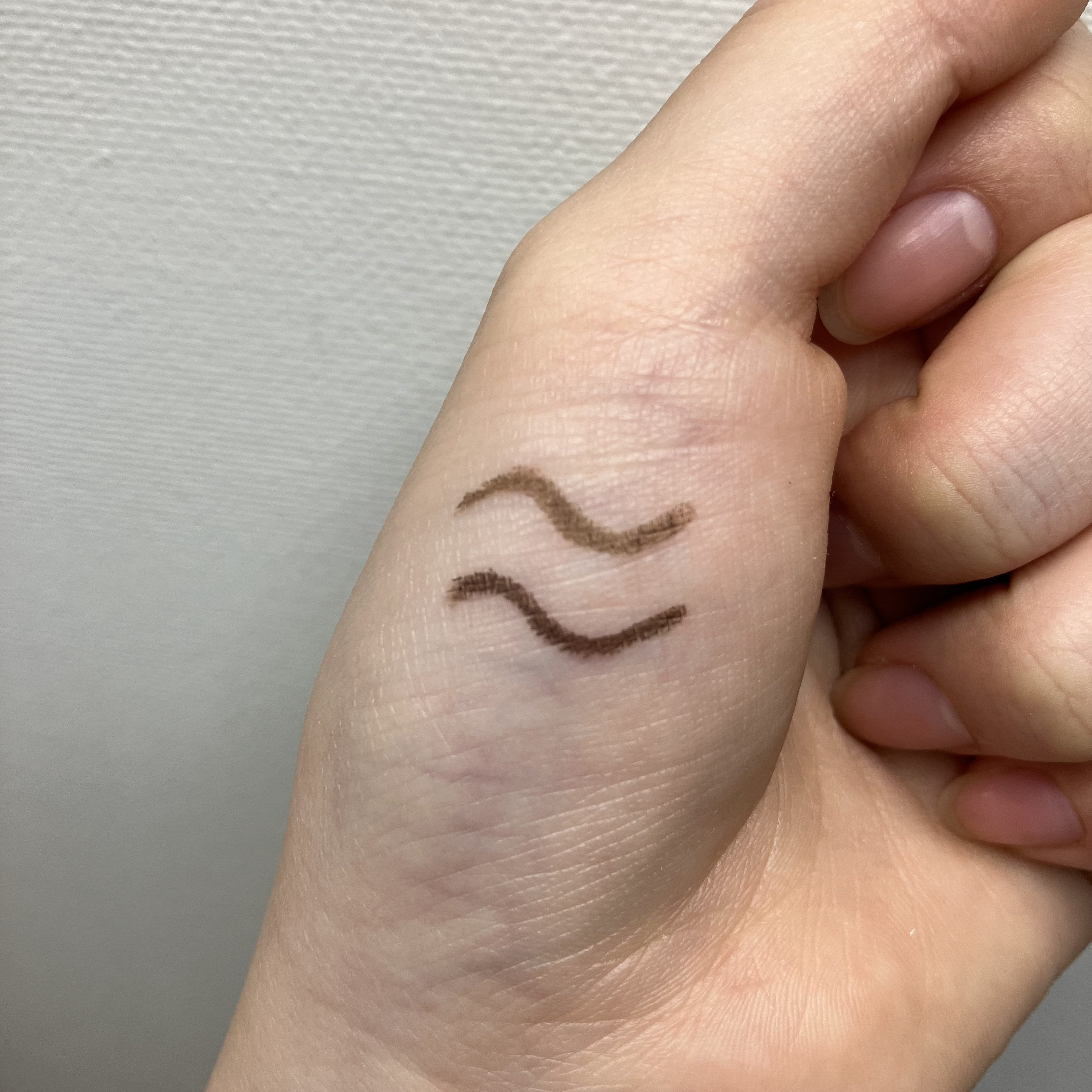 「密着アイライナー」極細クリームペンシル/デジャヴュ/ペンシルアイライナーを使ったクチコミ（2枚目）