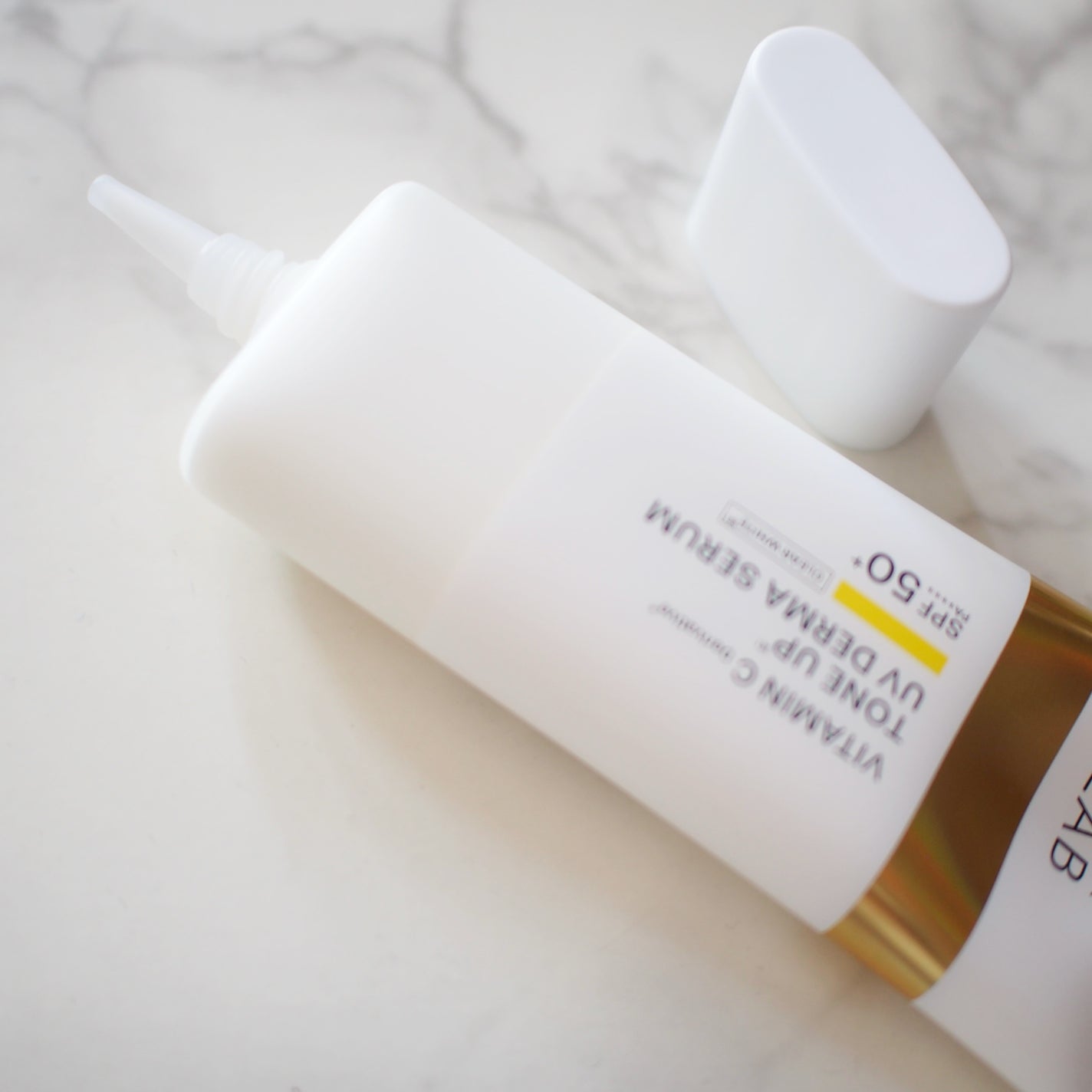 YURI on LIPS 「-------------------------------..」(2枚目)