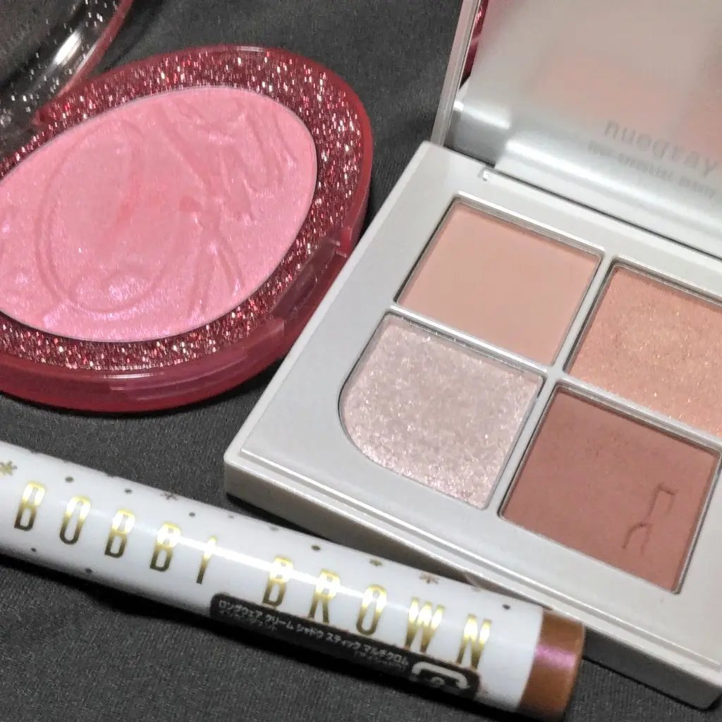 フィー グリッツストーンハイライター/fwee/パウダーハイライトを使ったクチコミ（1枚目）