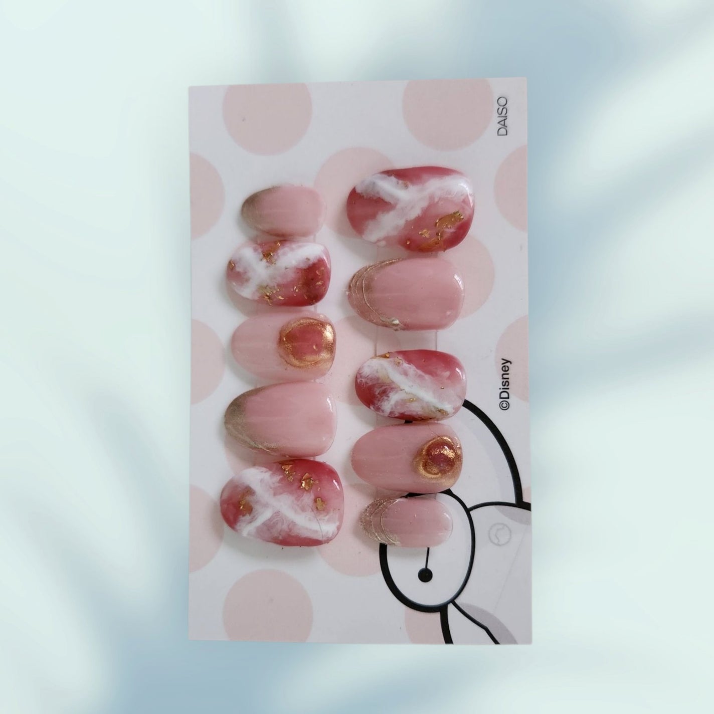 みっち on LIPS 「ピンクべースの大理石風デザイン。薬指だけストーンっぽくアイシン..」(1枚目)