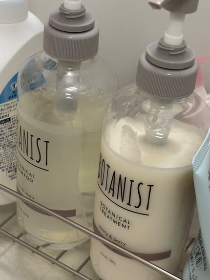 BOTANIST ボタニカルシャンプー/トリートメント(ダメージケア) のクチコミ「シャンプー&トリートメント🤍
私が4月から使っているシャンプーとトリートメントはこれです🐥(.....」(1枚目)
