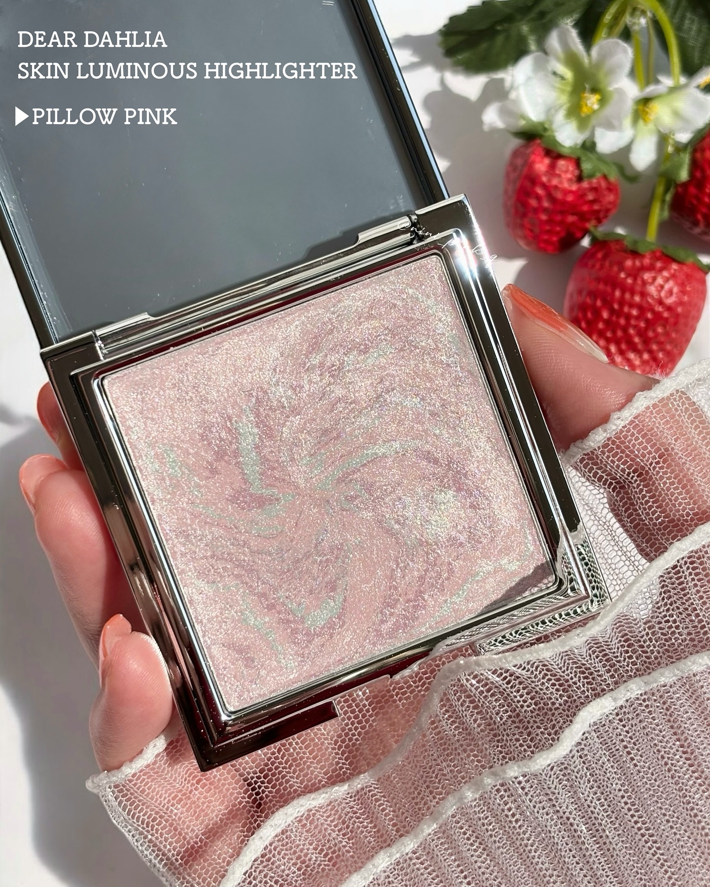 スキンルミナスハイライター/DEAR DAHLIA/パウダーハイライトを使ったクチコミ（2枚目）