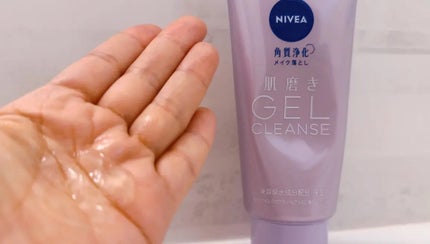 memeフォロバ100 on LIPS 「ニベア肌磨きジェルクレンズ濃厚なジェルで、手でほぐすとオイルが..」(4枚目)