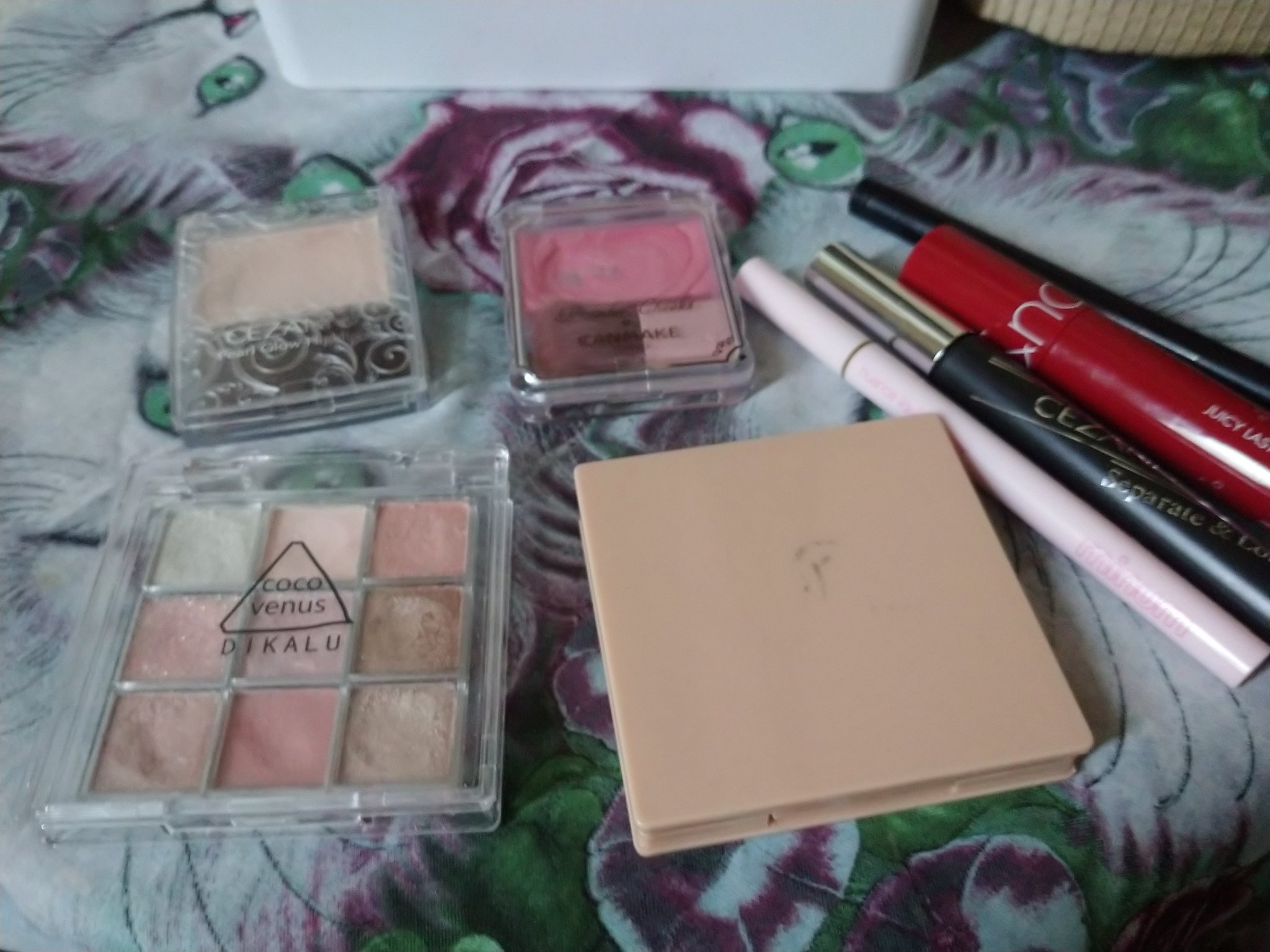 coco vemus minimulti eye color palette/DIKALU/アイシャドウパレットを使ったクチコミ（2枚目）