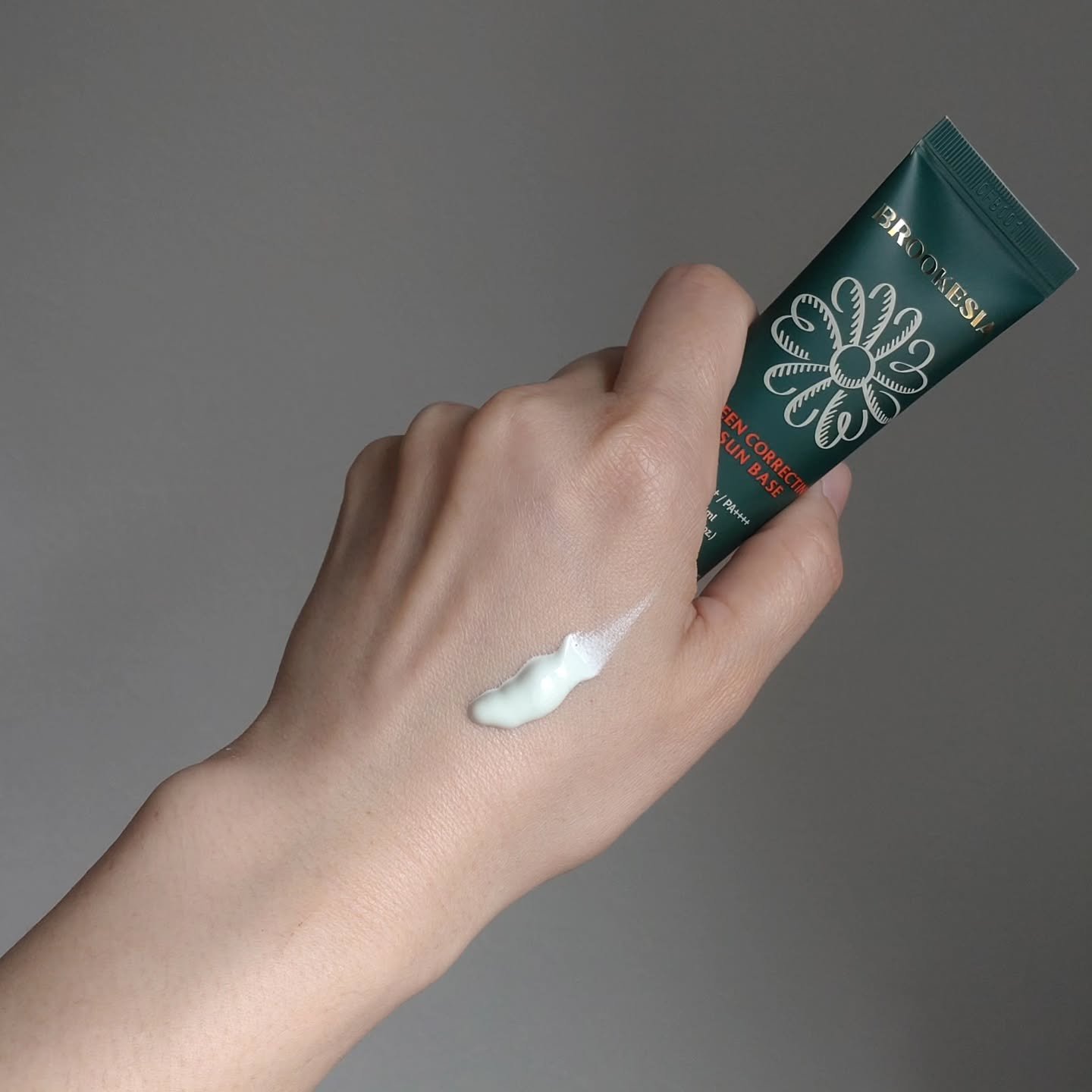 グリーンコレックティングサンベース/BROOKESIA/日焼け止めクリームを使ったクチコミ（2枚目）