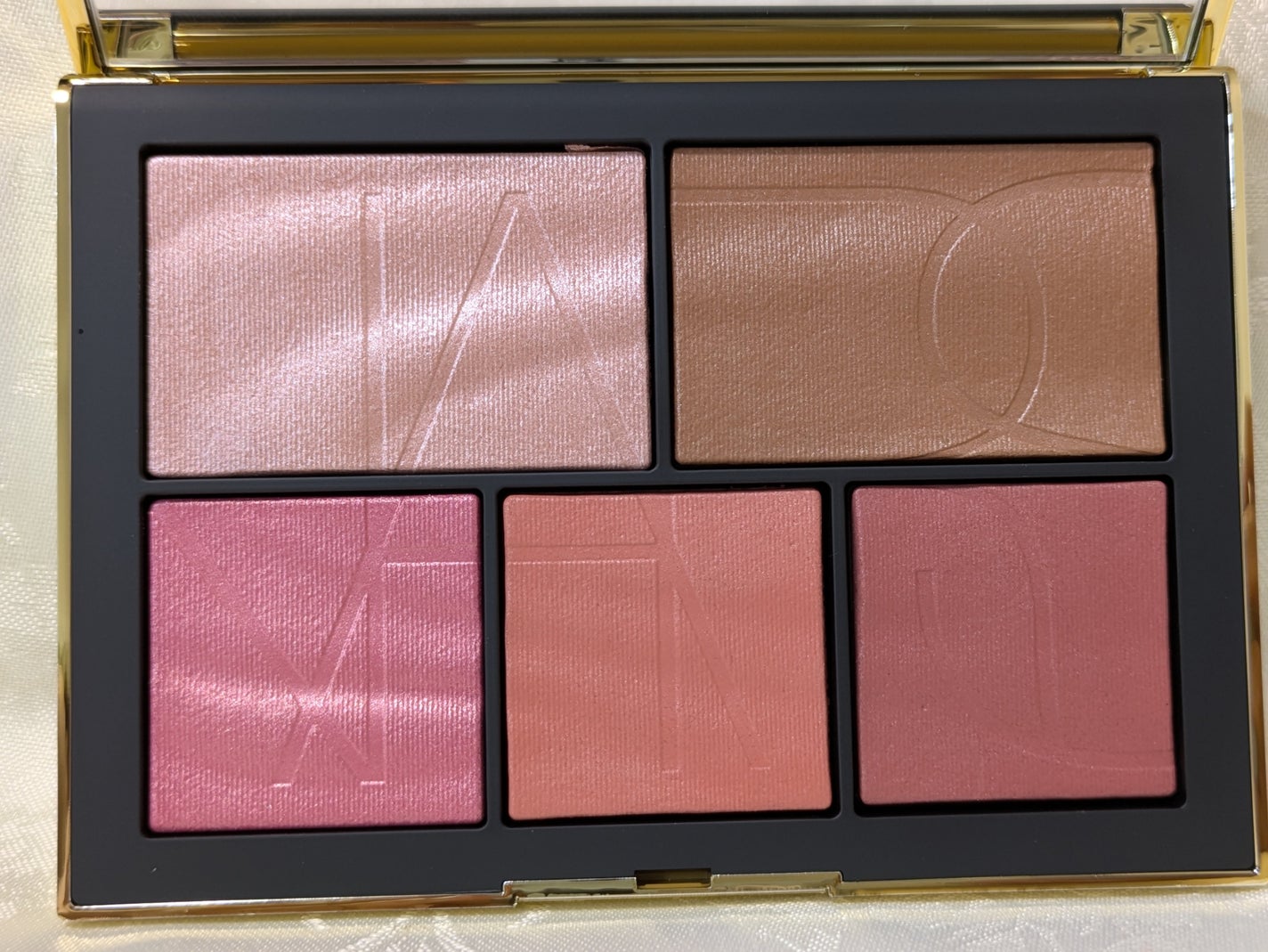 ピュアラグジュアリー ライトリフレクティング チーク & アイパレット/NARS/マルチパレットを使ったクチコミ(2枚目)