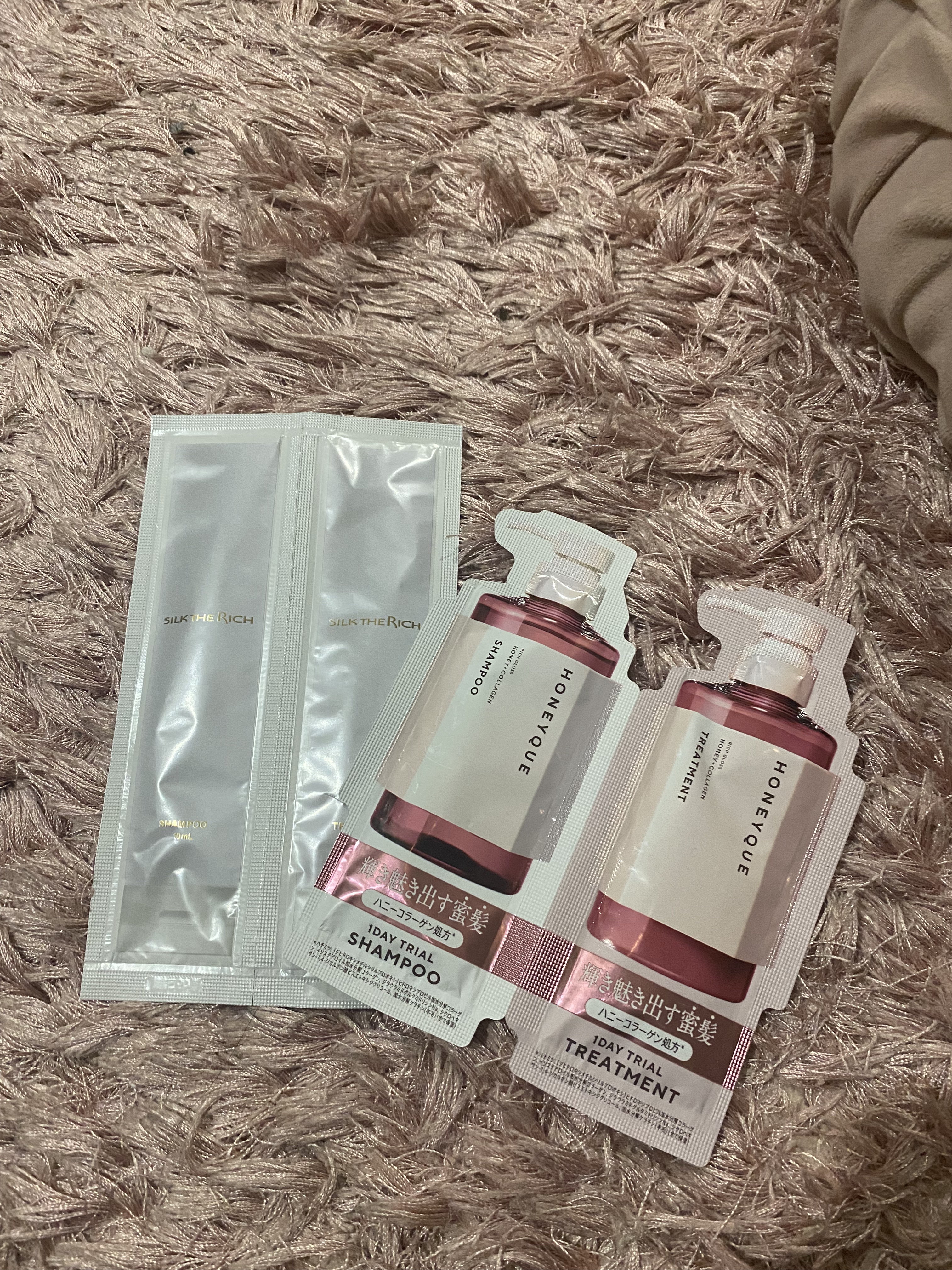 リッチグロス シャンプー シャイニー／ヘアトリートメント シャイニー 1DAYトライアル(シャンプー10ml＋ヘアトリートメント10ml)/ハニーク/市販シャンプーを使ったクチコミ（1枚目）