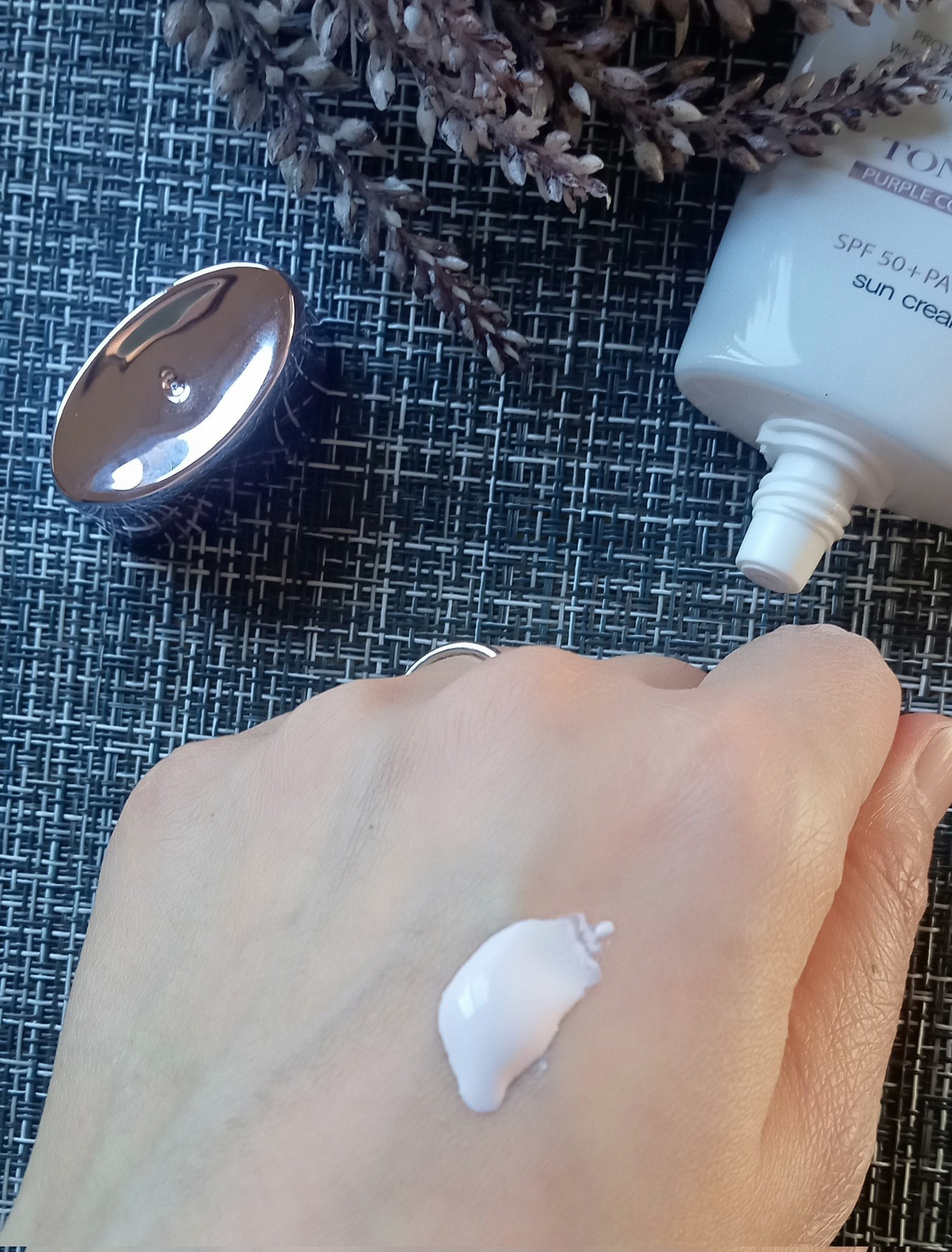 ダルバ ウォータフル トーンアップ サンクリーム(パープル)/ダルバ/日焼け止めクリームを使ったクチコミ（2枚目）