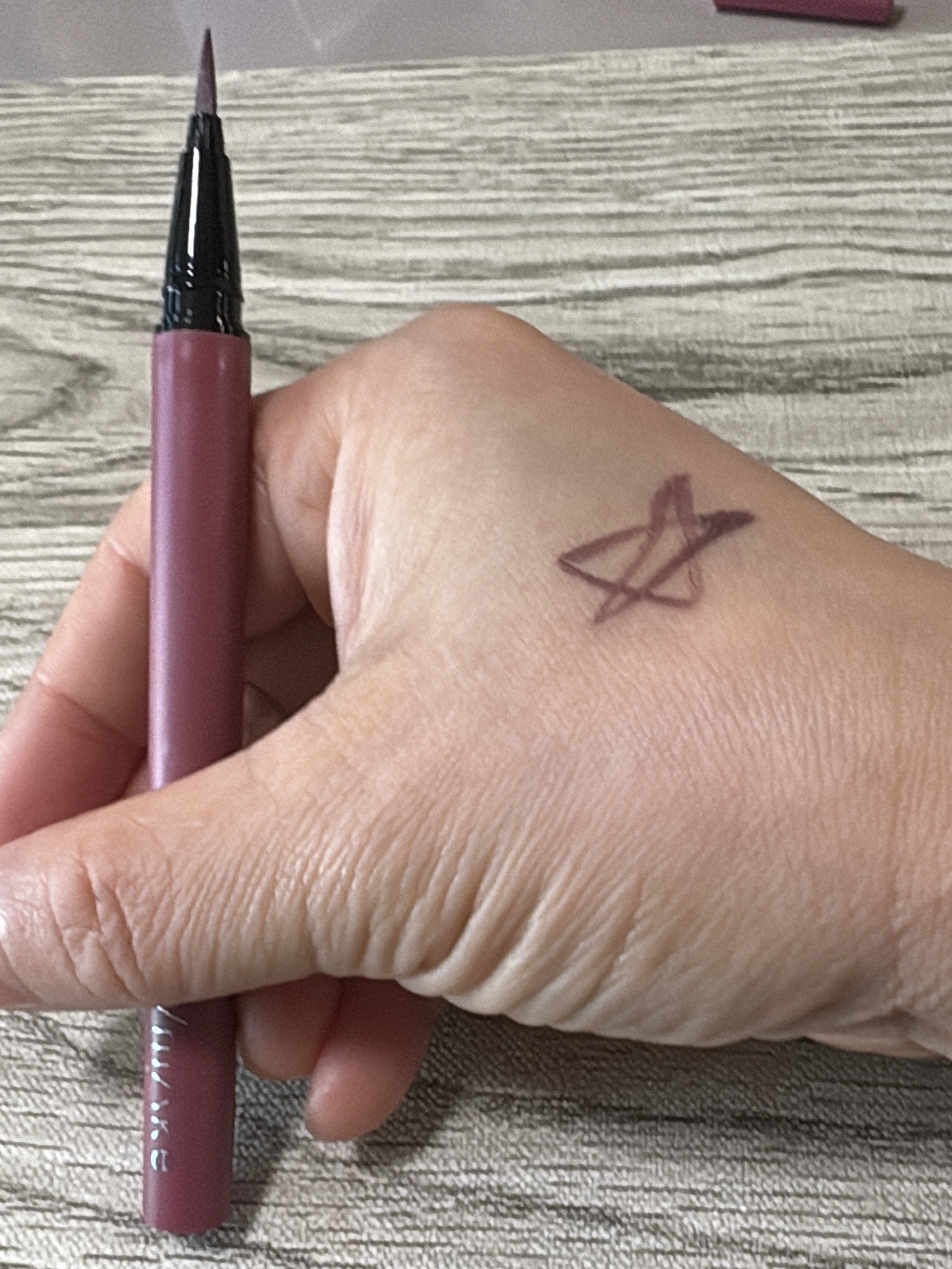 エーメイク マットリキッドアイライナー /A/mAke/リキッドアイライナーを使ったクチコミ（2枚目）