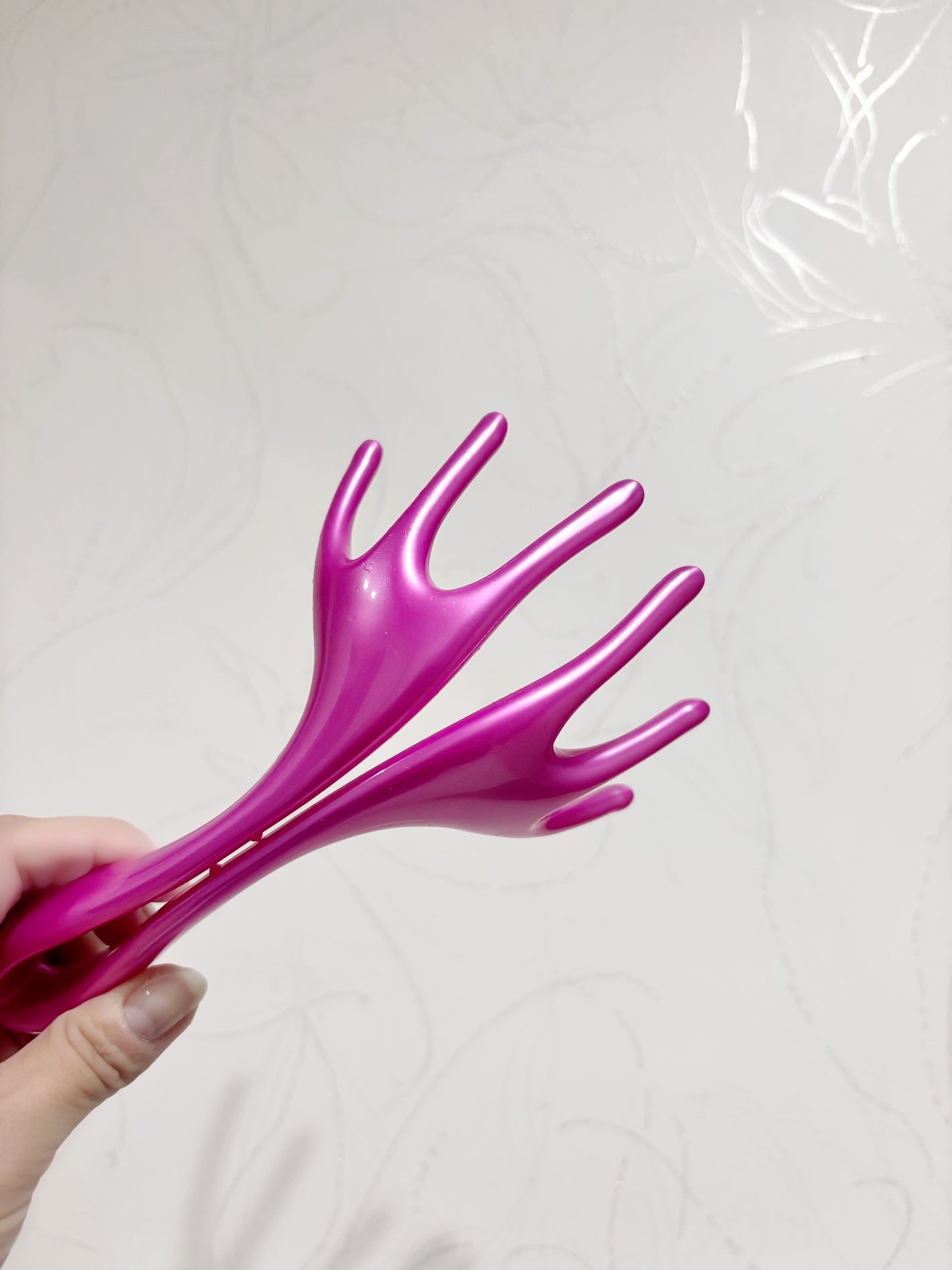 e on LIPS 「ヘッドマッサージこちらで、お風呂前などヘッドマッサージ。頭皮が..」(2枚目)