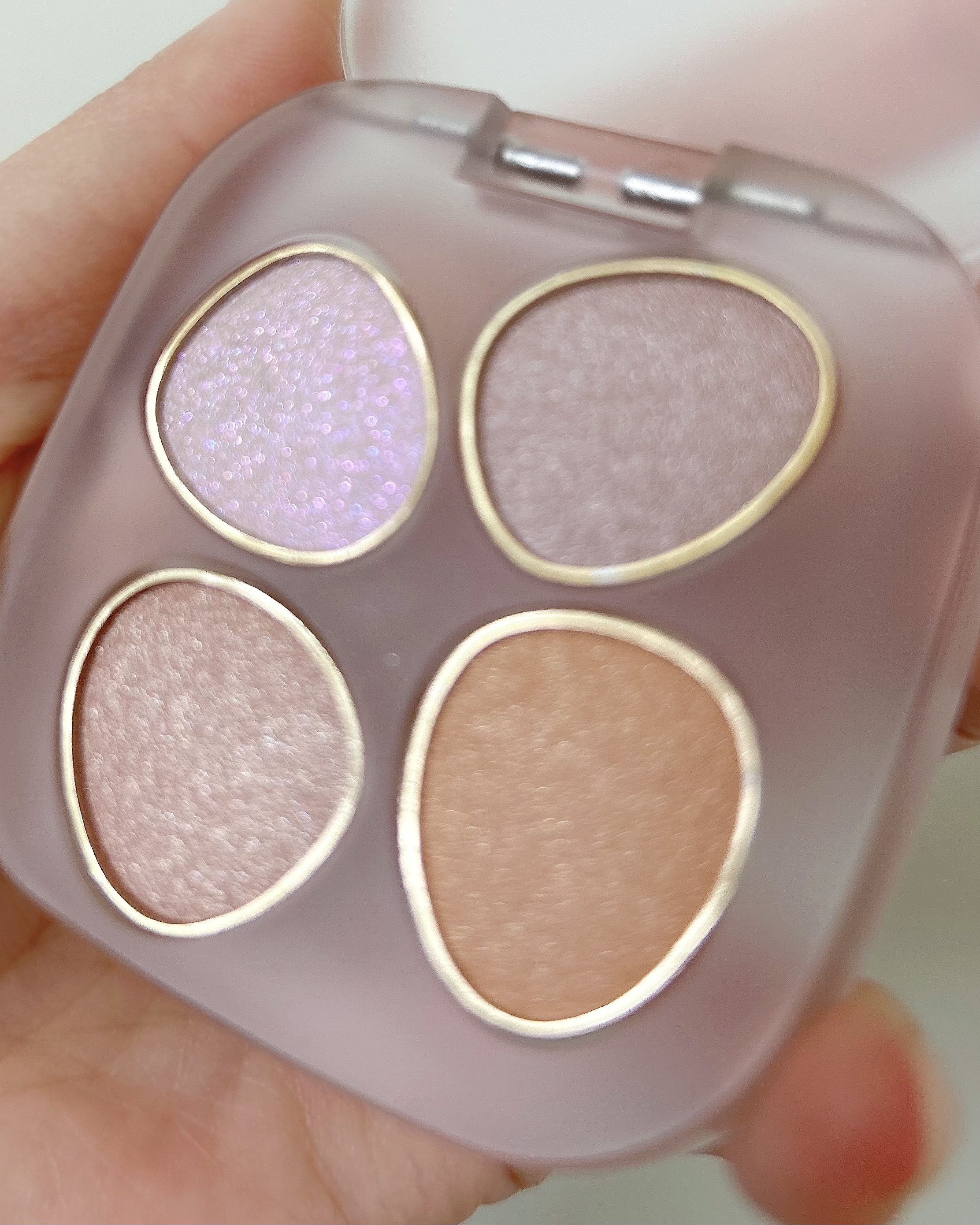 トーン ペタル フロート アイパレット/to/one/アイシャドウパレットを使ったクチコミ（2枚目）