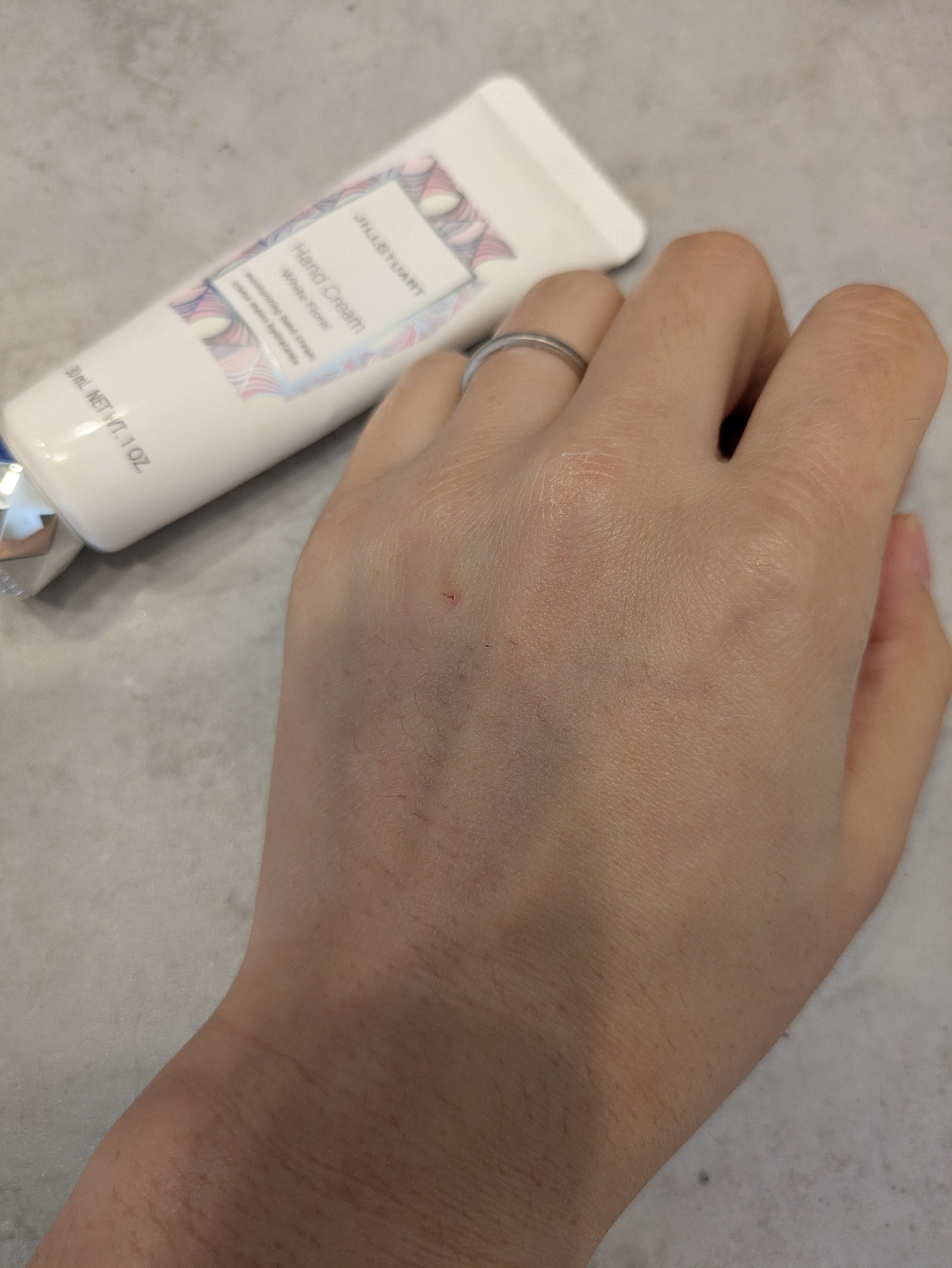 ジルスチュアート ハンドクリーム ホワイトフローラル/JILL STUART/ハンドクリームを使ったクチコミ（3枚目）