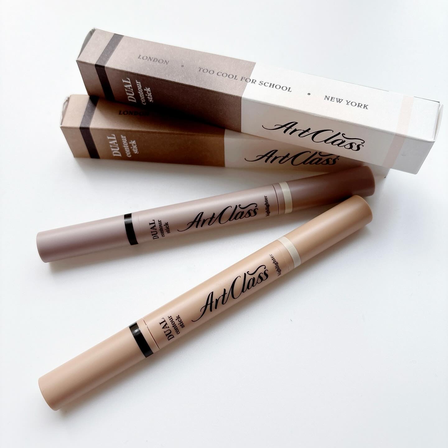 ・
toocoolforschool ( @toocoolforschool_official_jp )
自分の顔に合う、オーダーメイドの鼻筋を作ってくれる
陰影とボリュームの完璧なデュオ♡

▶︎ #アートクラスデュアルコントゥアスティッ