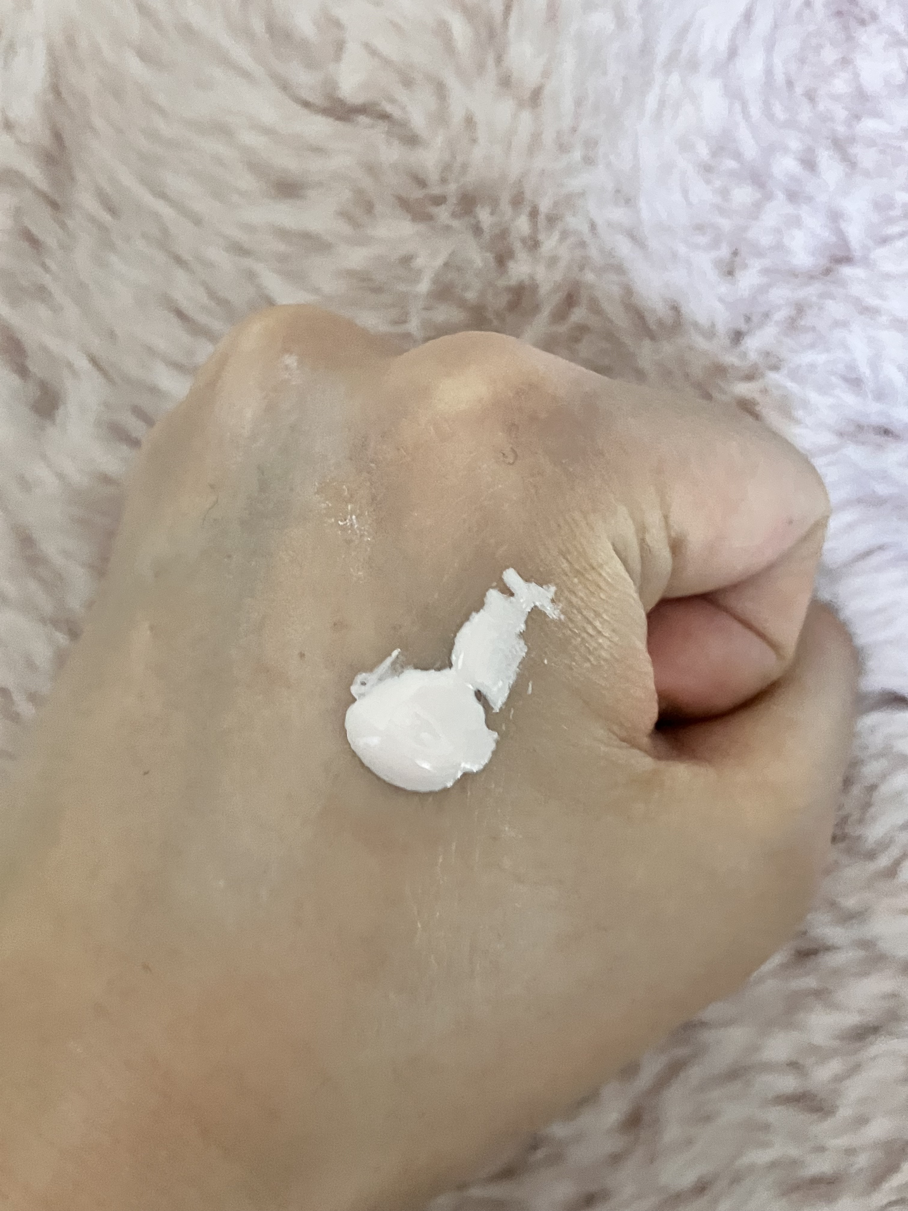 トーンアップUV エッセンス ピンクフラミンゴ/サンカット®/日焼け止めローションを使ったクチコミ（2枚目）