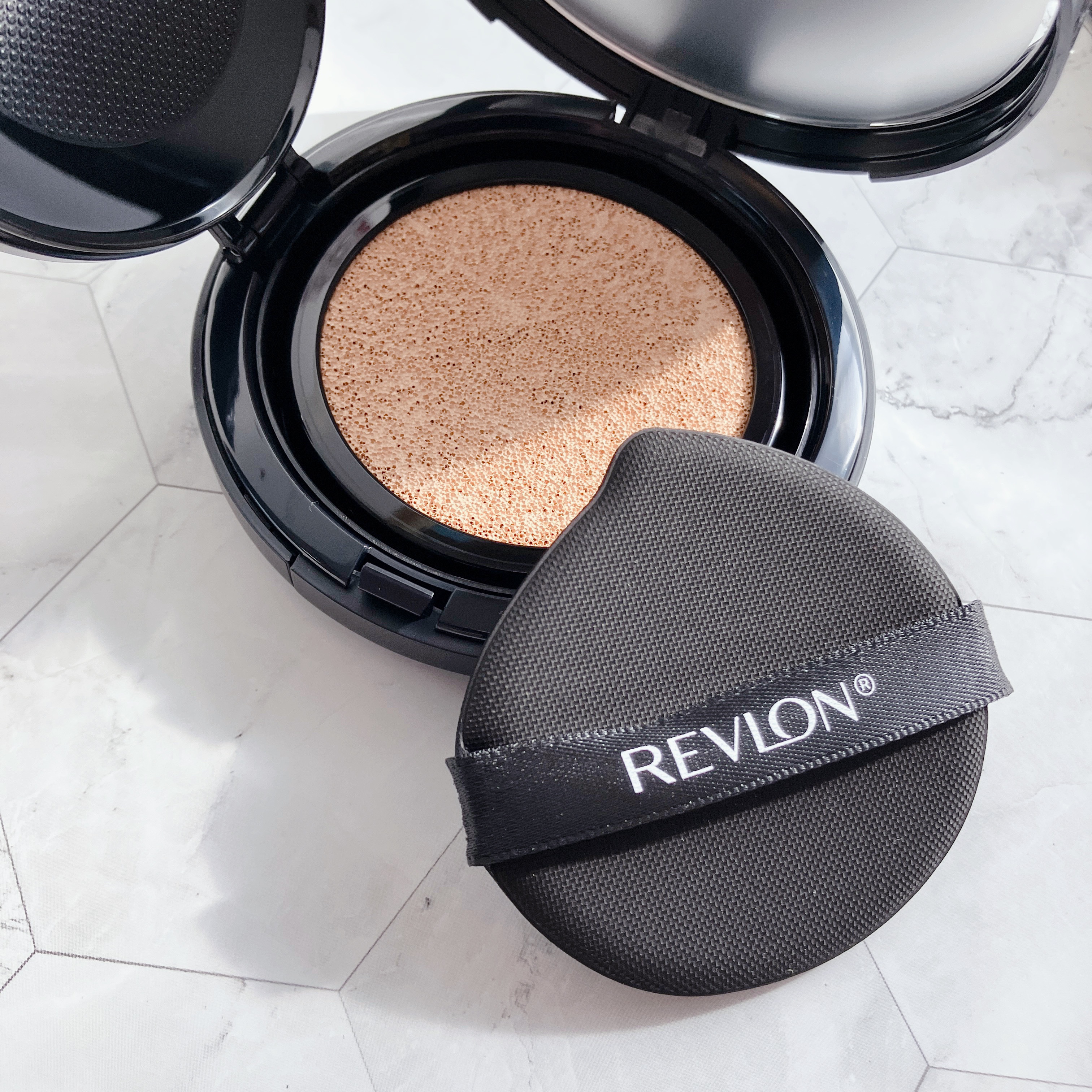 レブロン カラーステイ ロングウェア UV クッション ファンデーション/REVLON/クッションファンデーションを使ったクチコミ（2枚目）