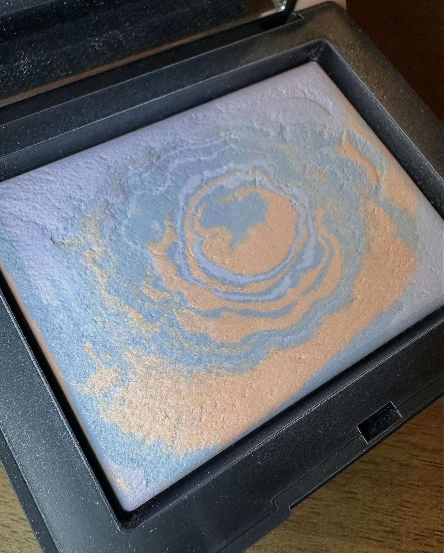 ライトリフレクティング プリズマティックパウダー/NARS/プレストパウダーを使ったクチコミ(3枚目)