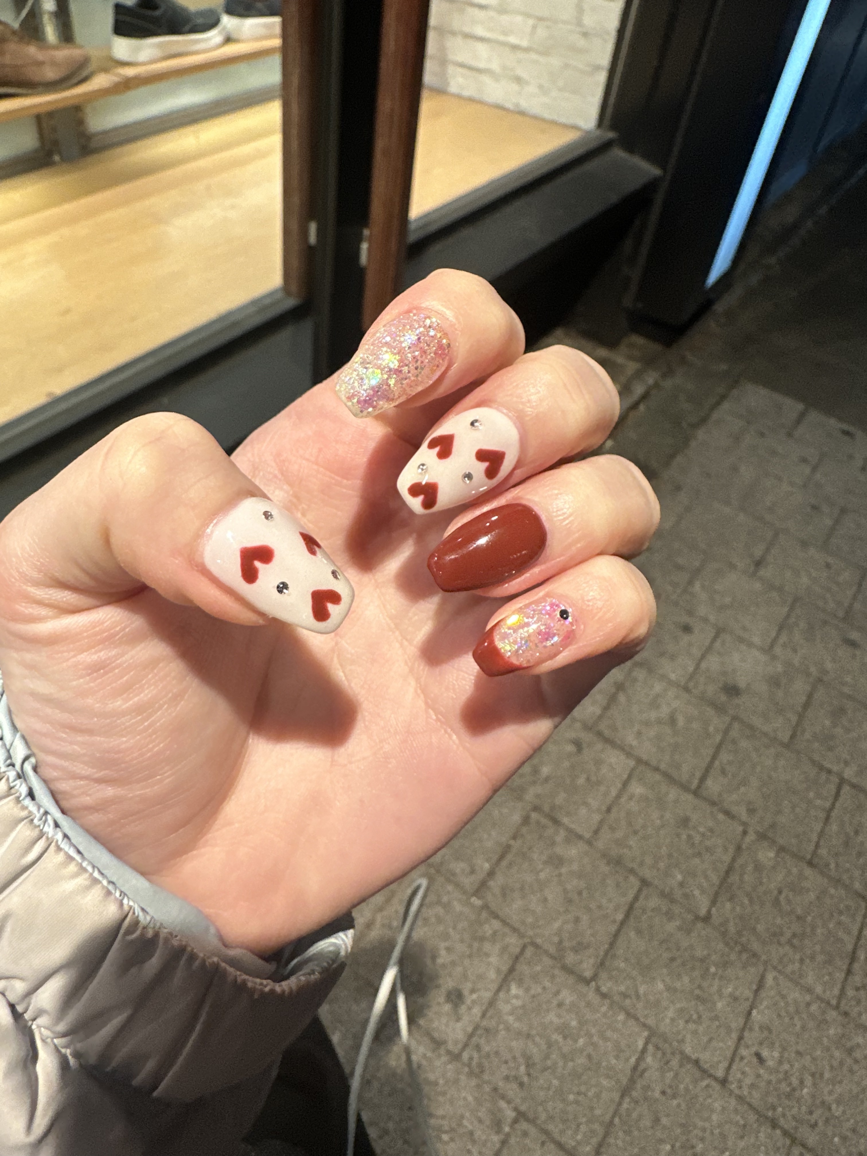 バレンタインデーネイル🍫❤️
赤と白でデザイン違いが可愛すぎた🥹🥰

#2月ネイル #バレンタインネイル #ハートネイル #ジェルネイル