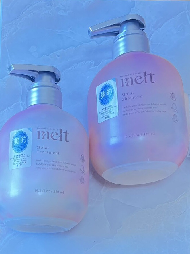 #PR #melt

とろけるような洗い心地と
アロマのような香りが楽しめるシャンプー🪻

ゼラニウム&ミュゲの香りはまるで
お花畑にいるようなゆったりした香り

そして、泡立ちも良くて
するするとなめなかな髪の仕上がりが好き